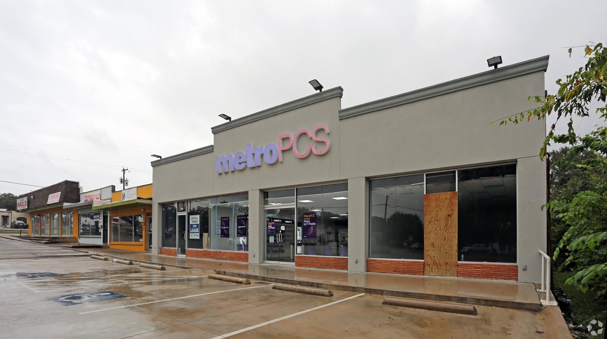 5560 Meadowbrook Dr, Fort Worth, TX for Rent