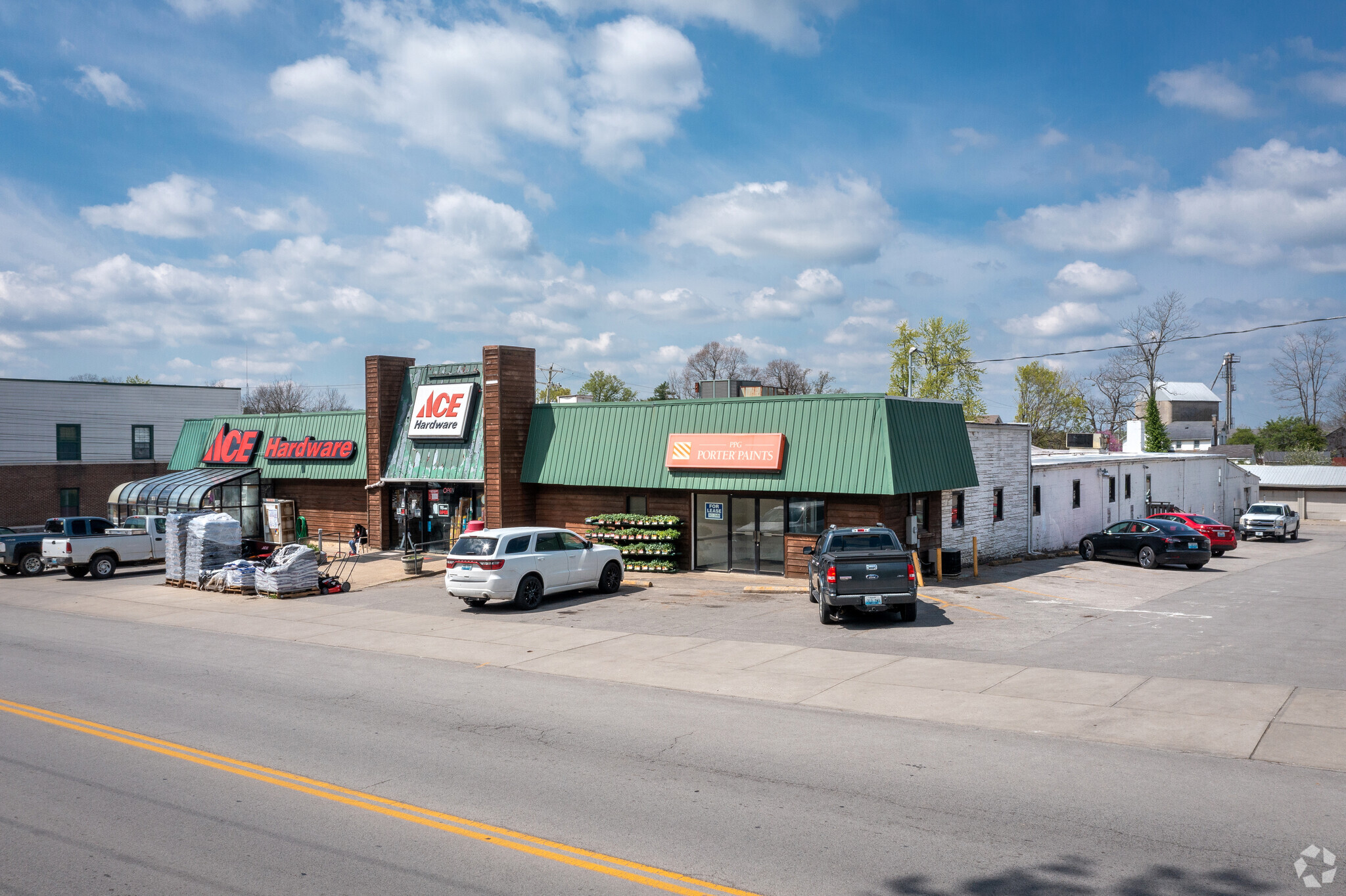 221 N Main St, Versailles, KY for Sale