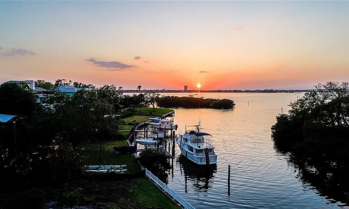 1521 Bay Point Dr, Sarasota, FL for Sale