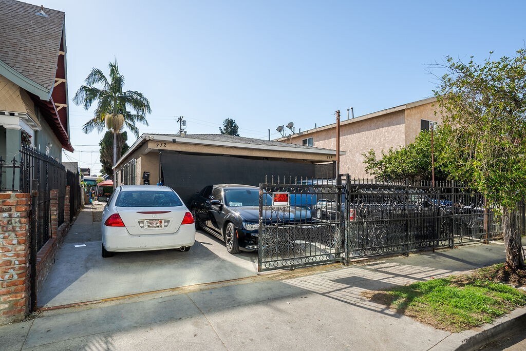 714 W 40th Pl, Los Angeles, CA for Sale