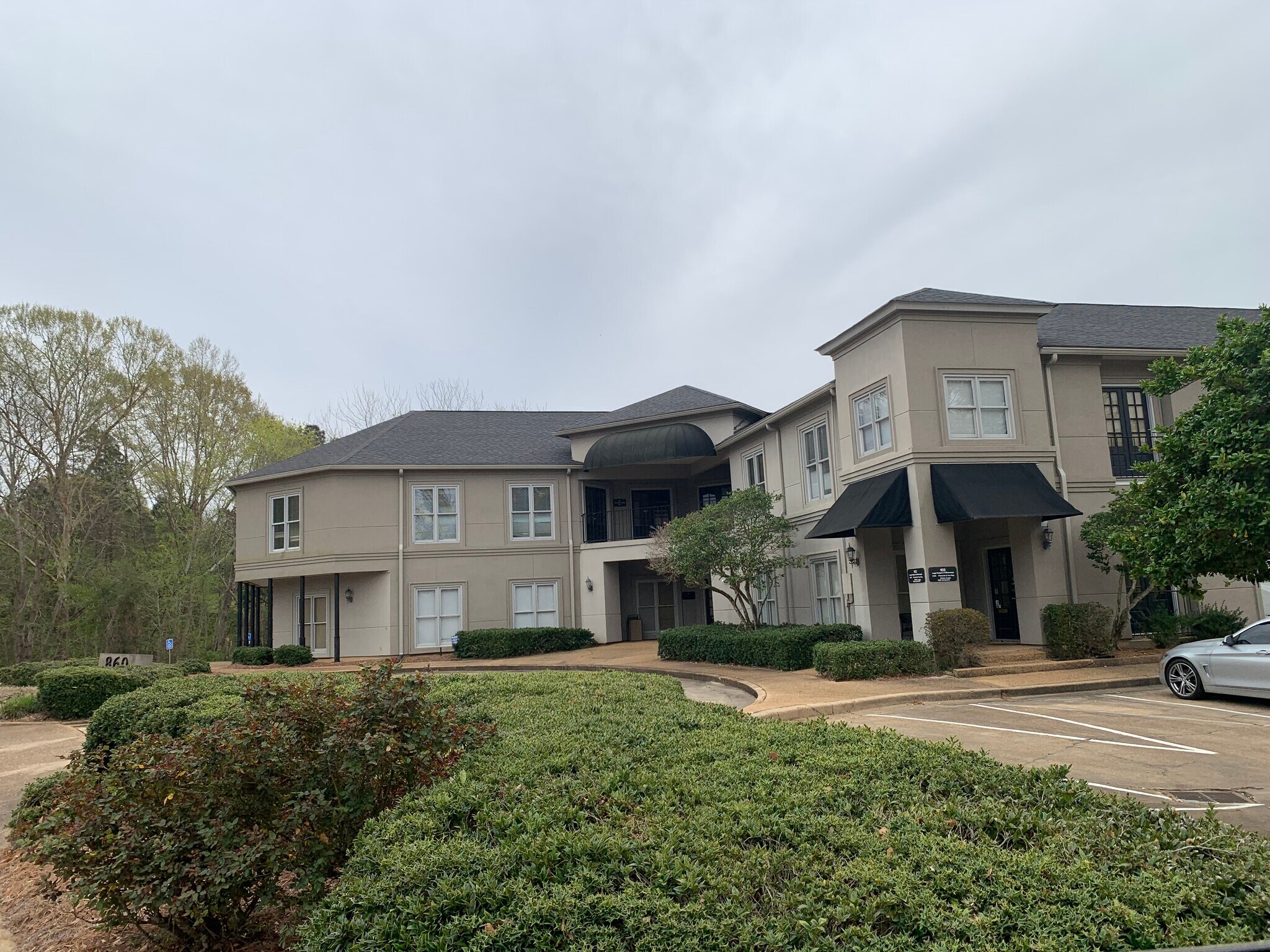 860 E River Pl, Jackson, MS for Rent