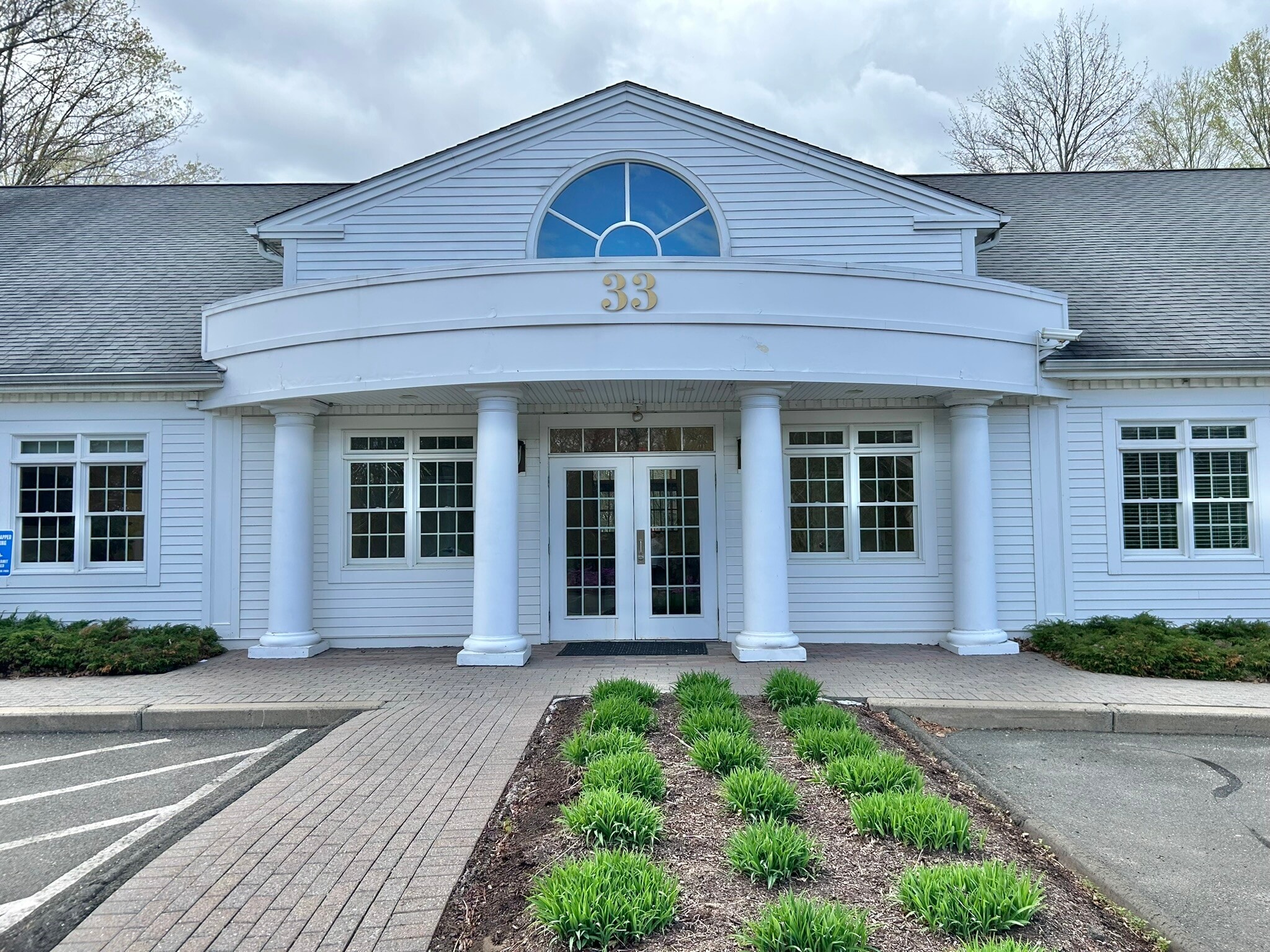 33 Dale Rd, Avon, CT for Rent