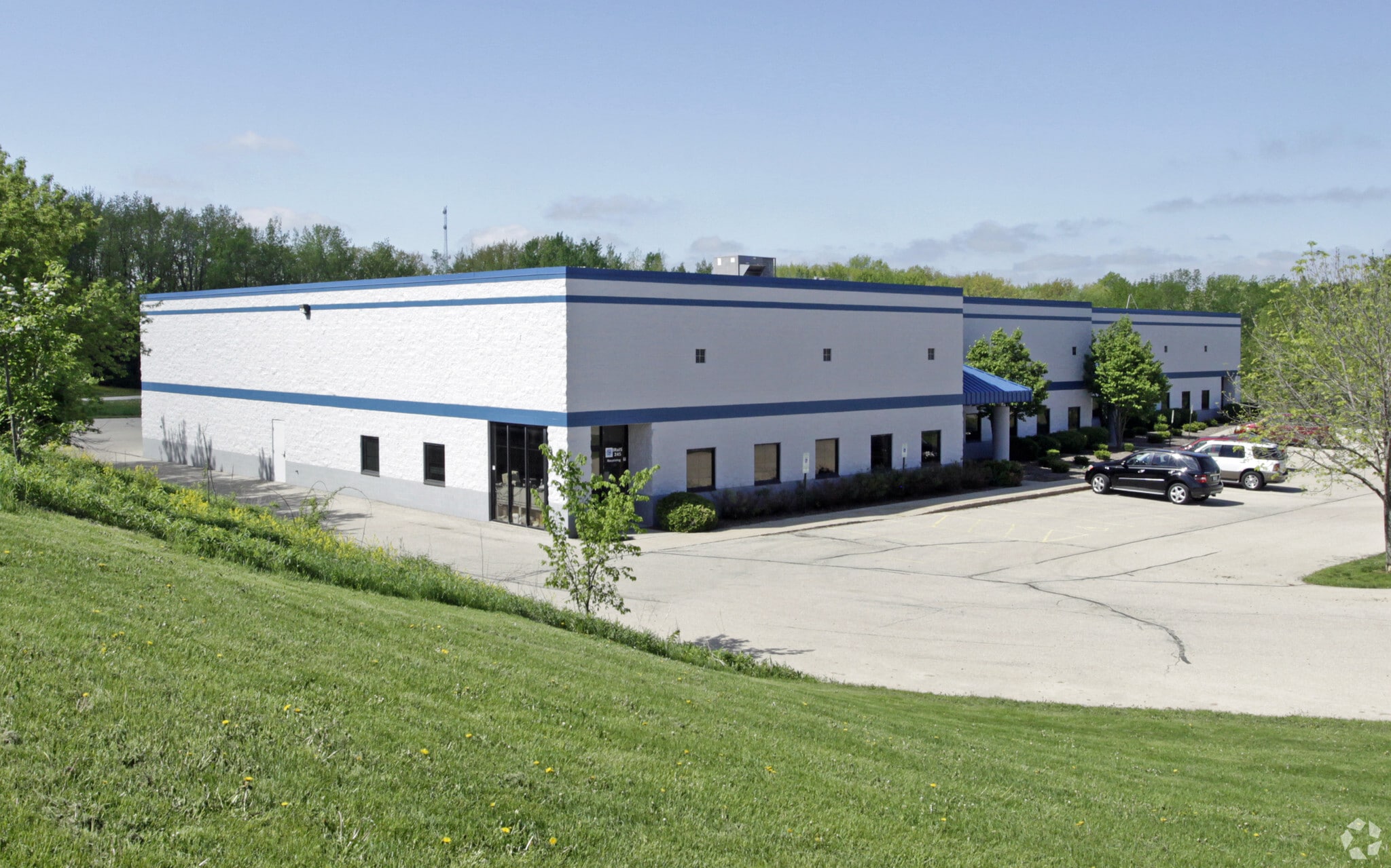 235-255 Info Hwy Ct, Slinger, WI for Rent