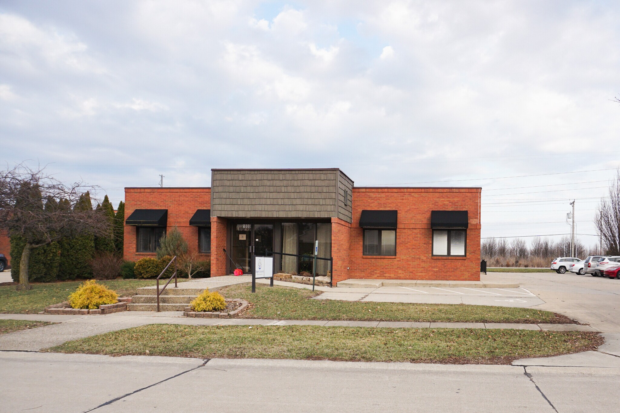 1800 Woodfield Dr, Savoy, IL for Rent