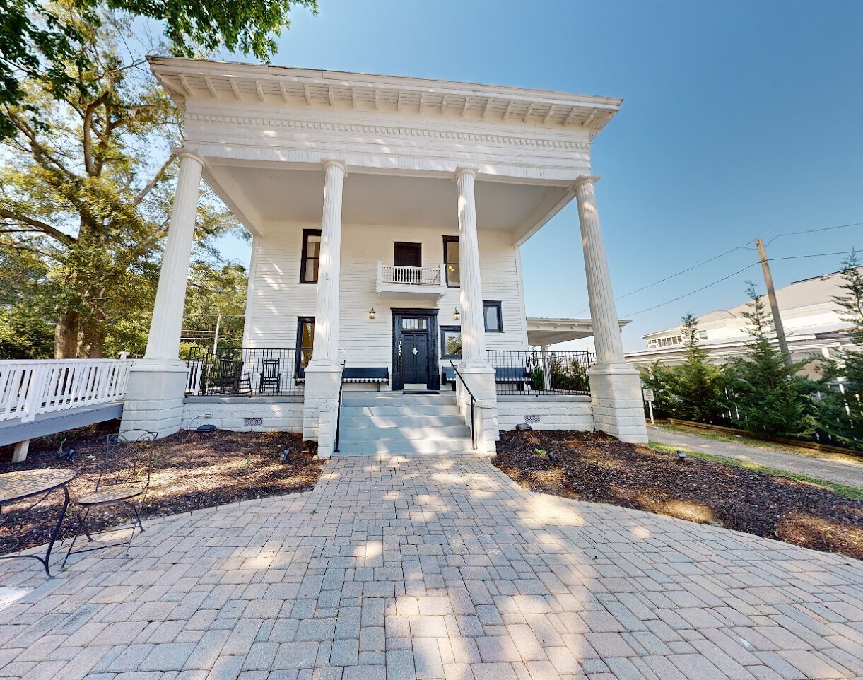1029 S Elm St, Commerce, GA for Sale