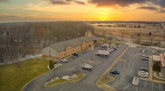 Valparaiso, IN Hospitality - 3005 John Howell Dr