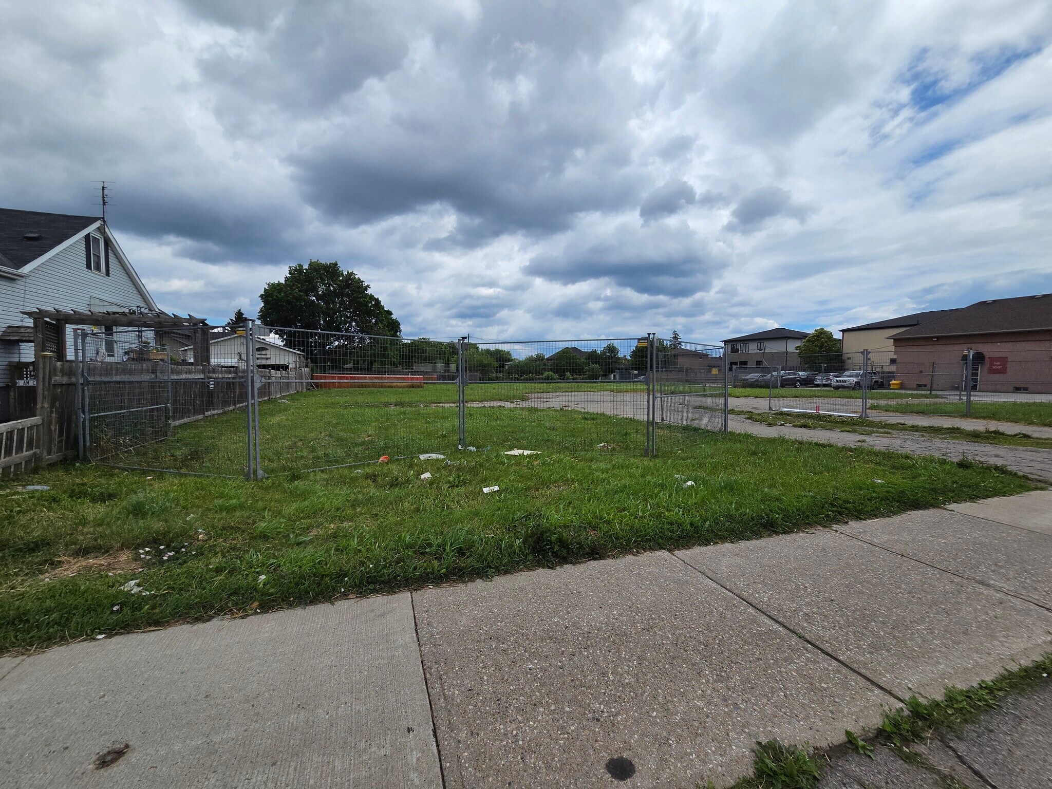 423 Hwy-8, Stoney Creek, ON for Sale