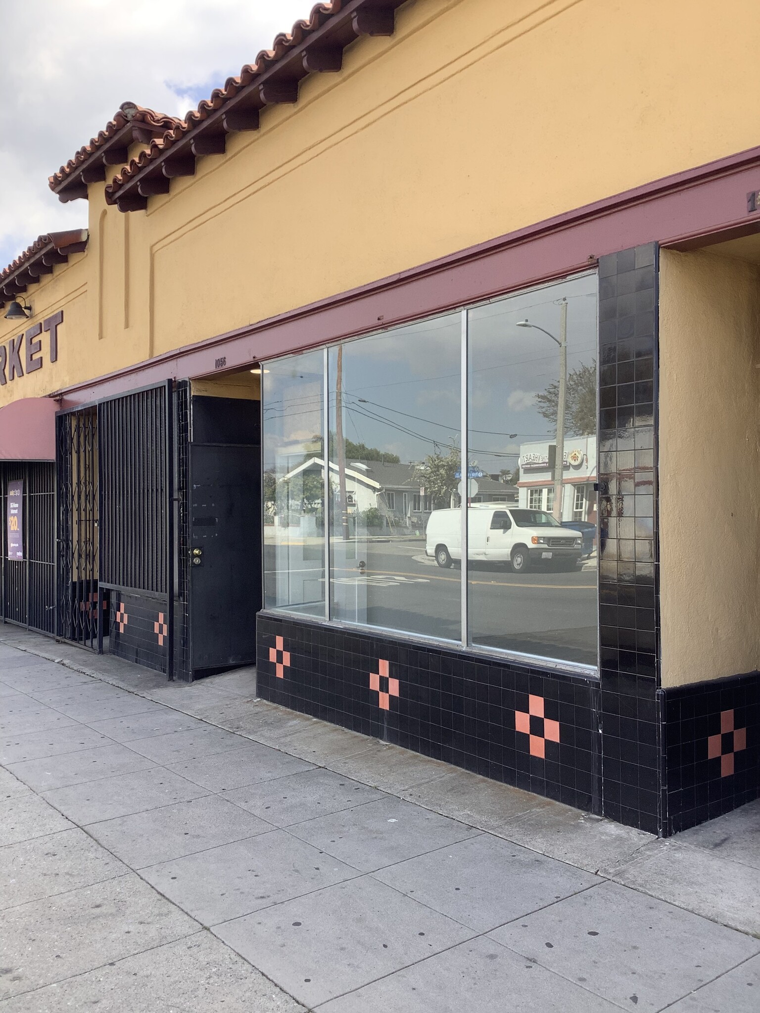 1056 E Hyde Park Blvd, Inglewood, CA for Rent