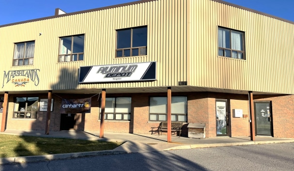 598 Norris Crt, Kingston, ON for Rent