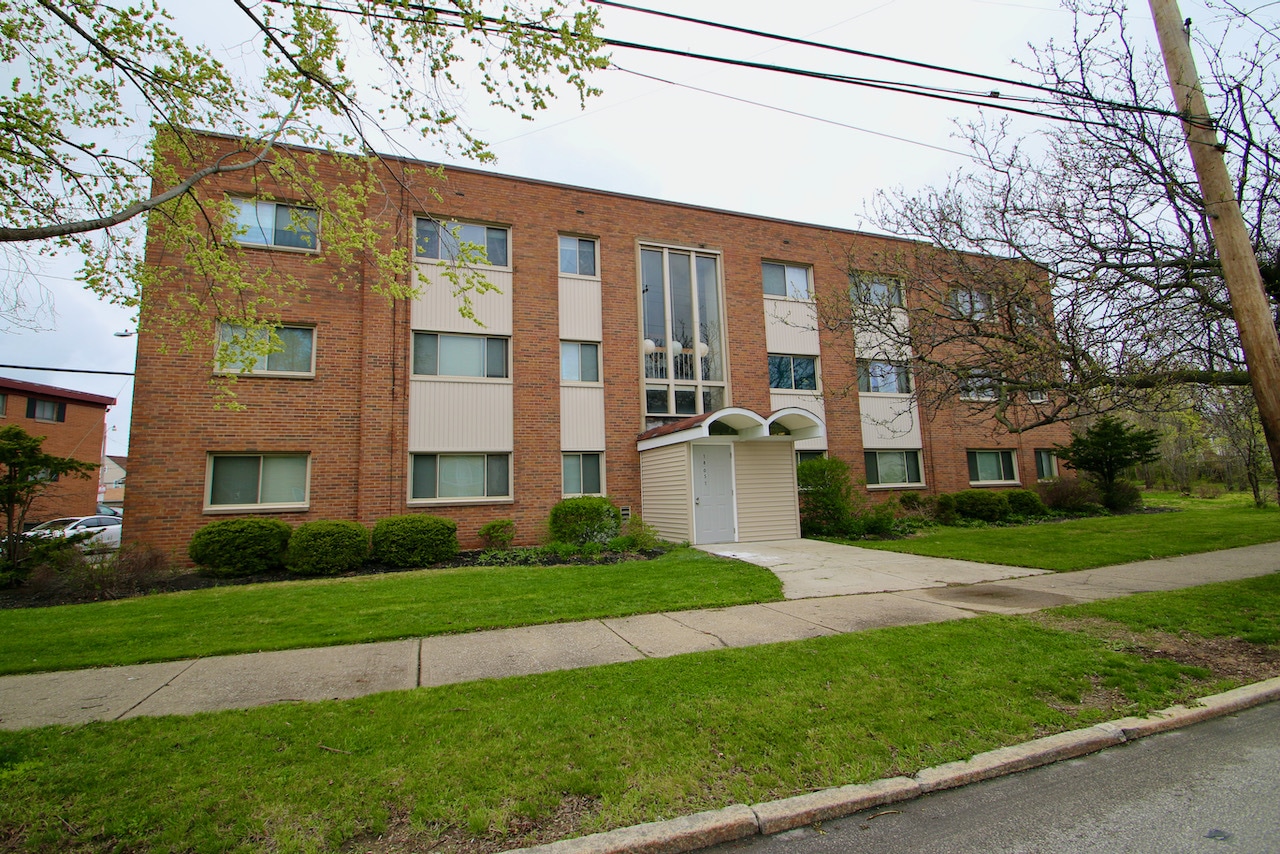 18051 Lake Shore Blvd, Cleveland, OH for Sale