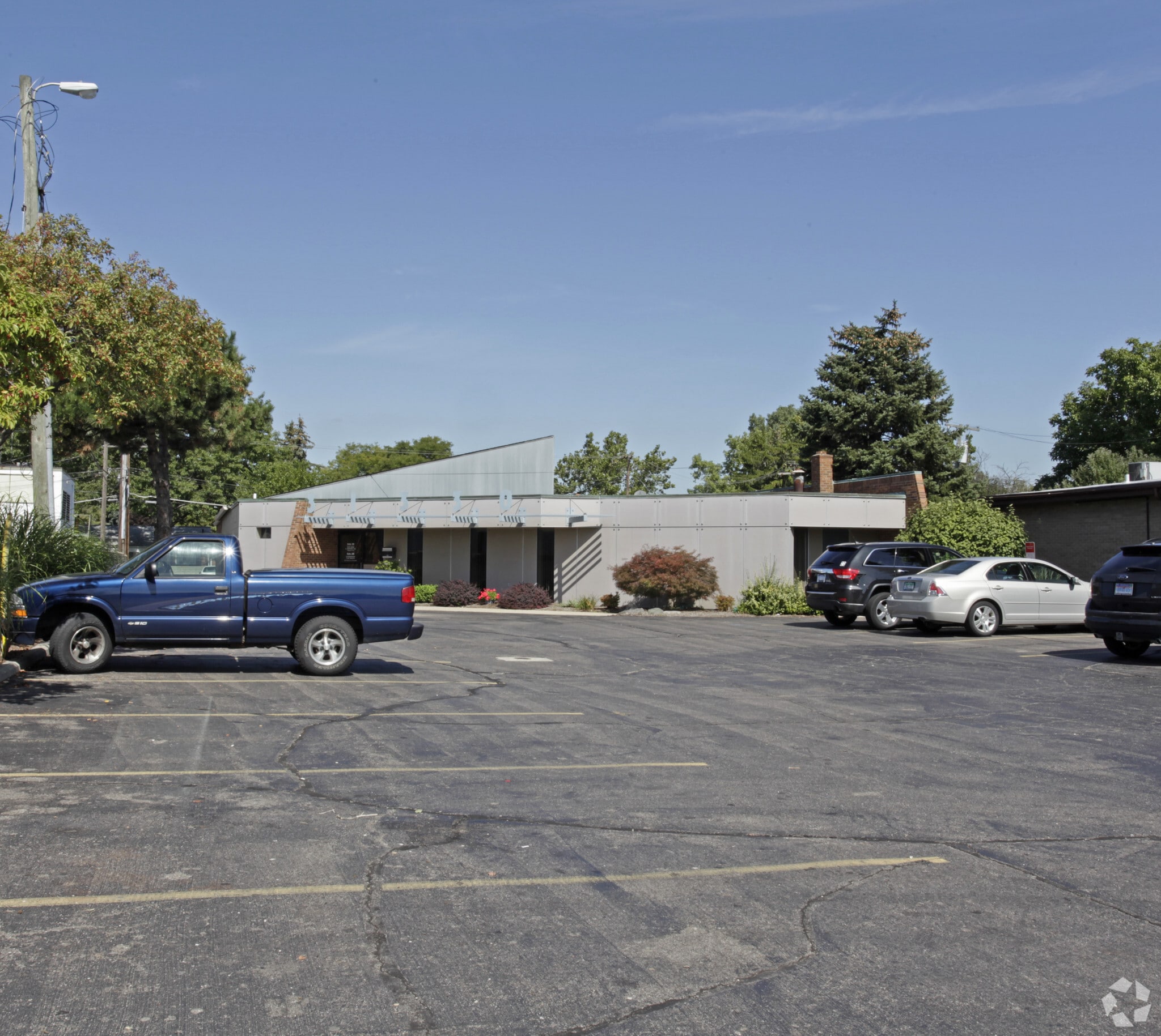 31330 Schoolcraft Rd, Livonia, MI for Sale