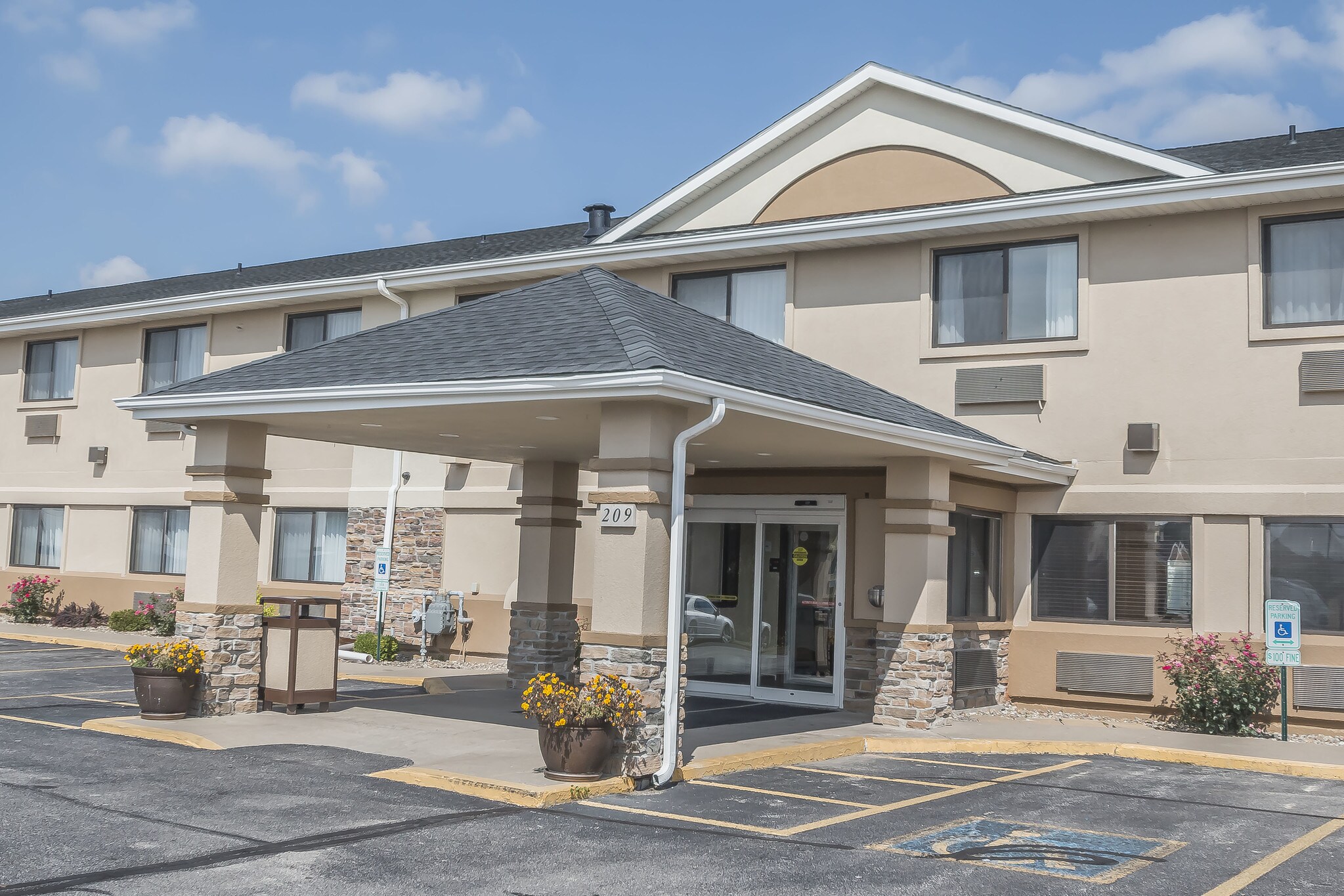 209 W 9th St, Coralville, IA for Sale