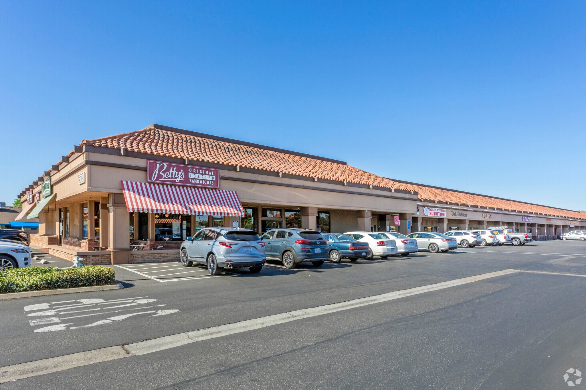 6735 N 1st St, Fresno, CA for Rent