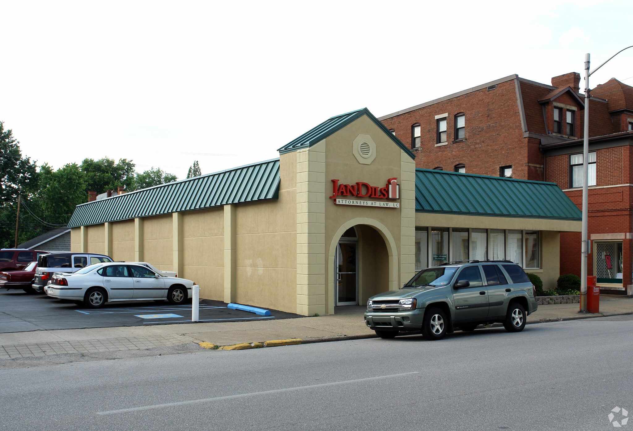 1037 Market St, Parkersburg, WV for Rent