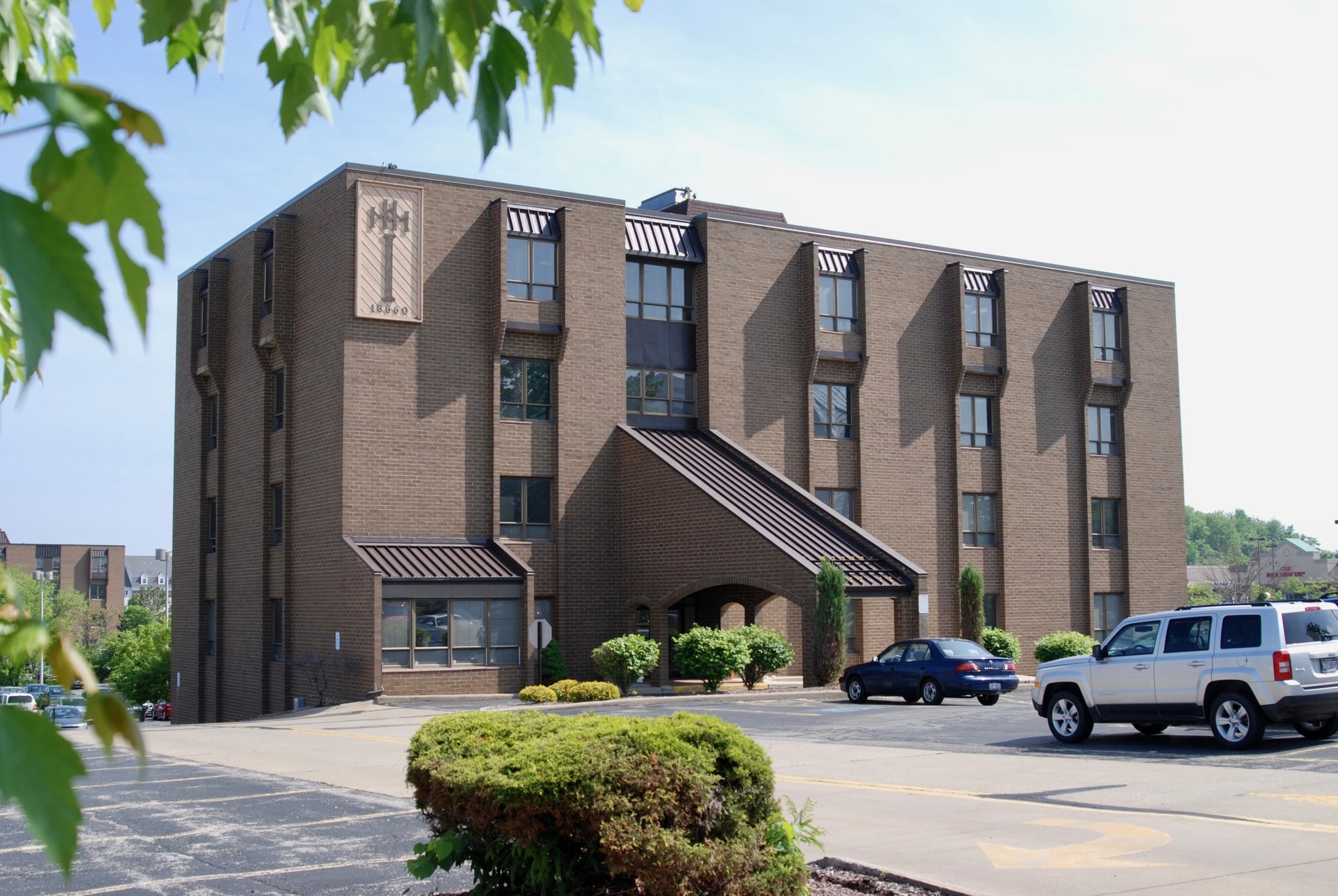 18660 E Bagley Rd, Middleburg Heights, OH for Rent