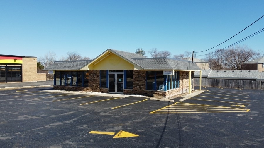1124 N Milwaukee Ave, Libertyville, IL for Rent