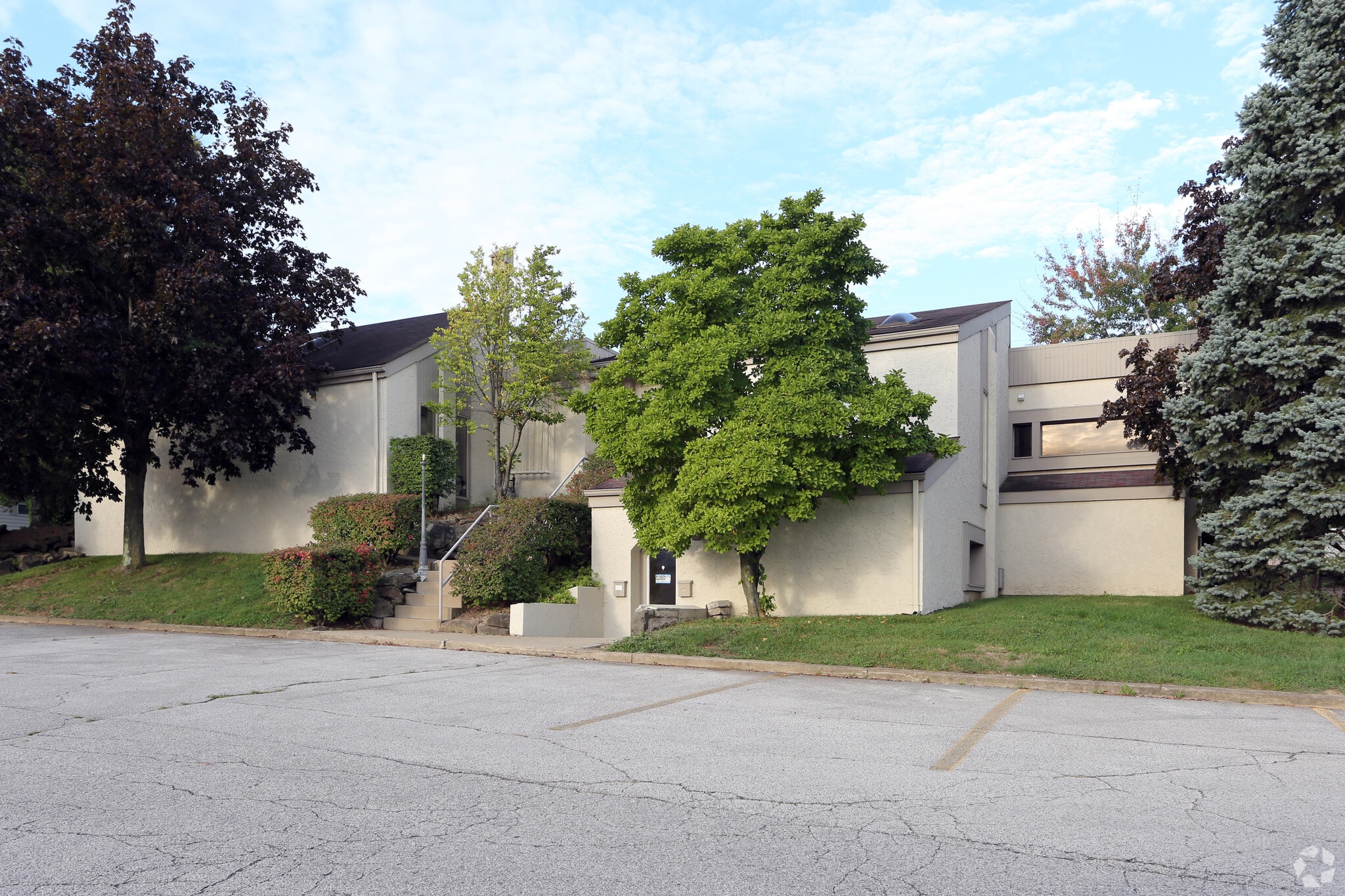 1749 S Raccoon Rd, Youngstown, OH for Rent