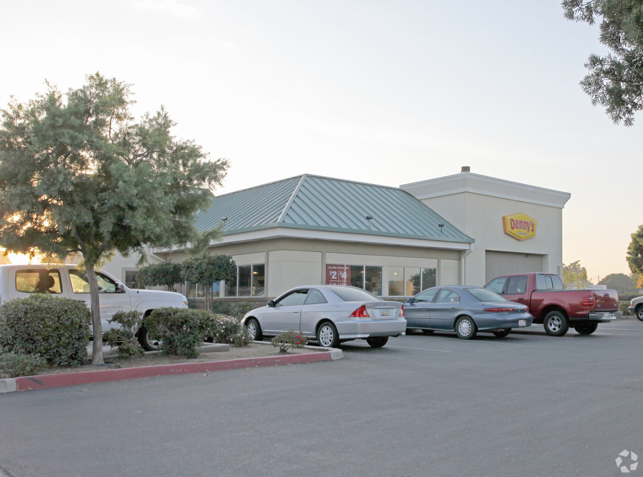 27512883 Highland Ave Selma, CA 93662 Shopping Center Property for