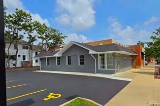 Wheaton, IL Retail - 325 W Front St