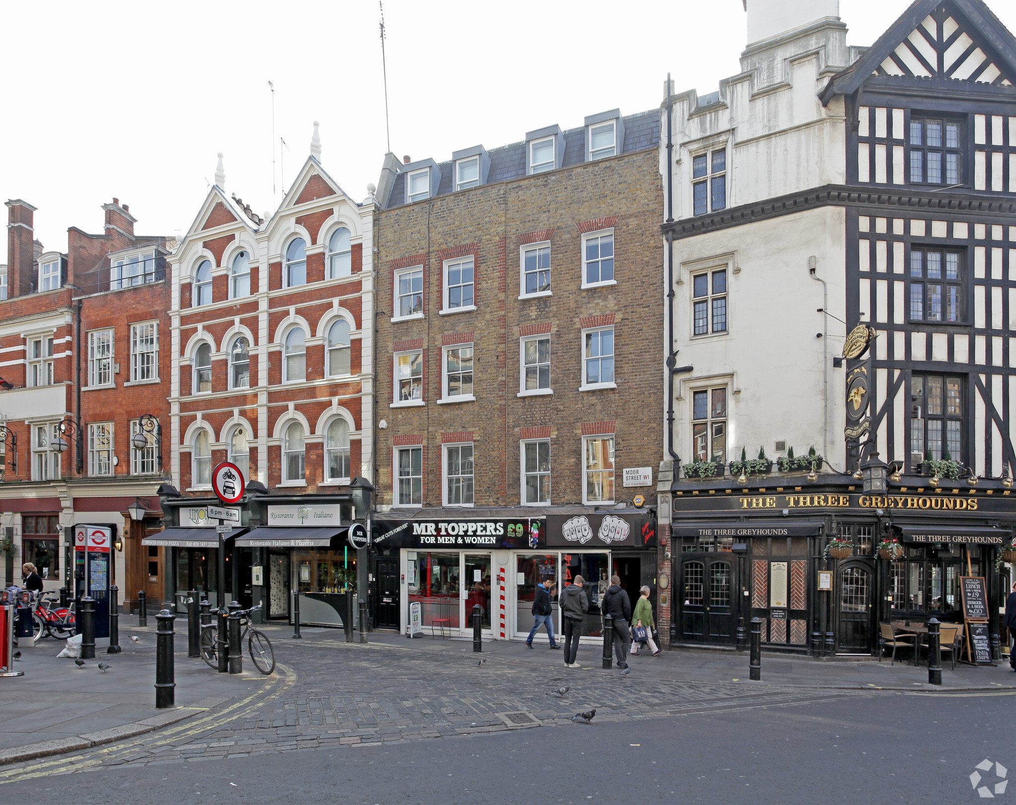 10-11 Moor St, London, LND for Rent