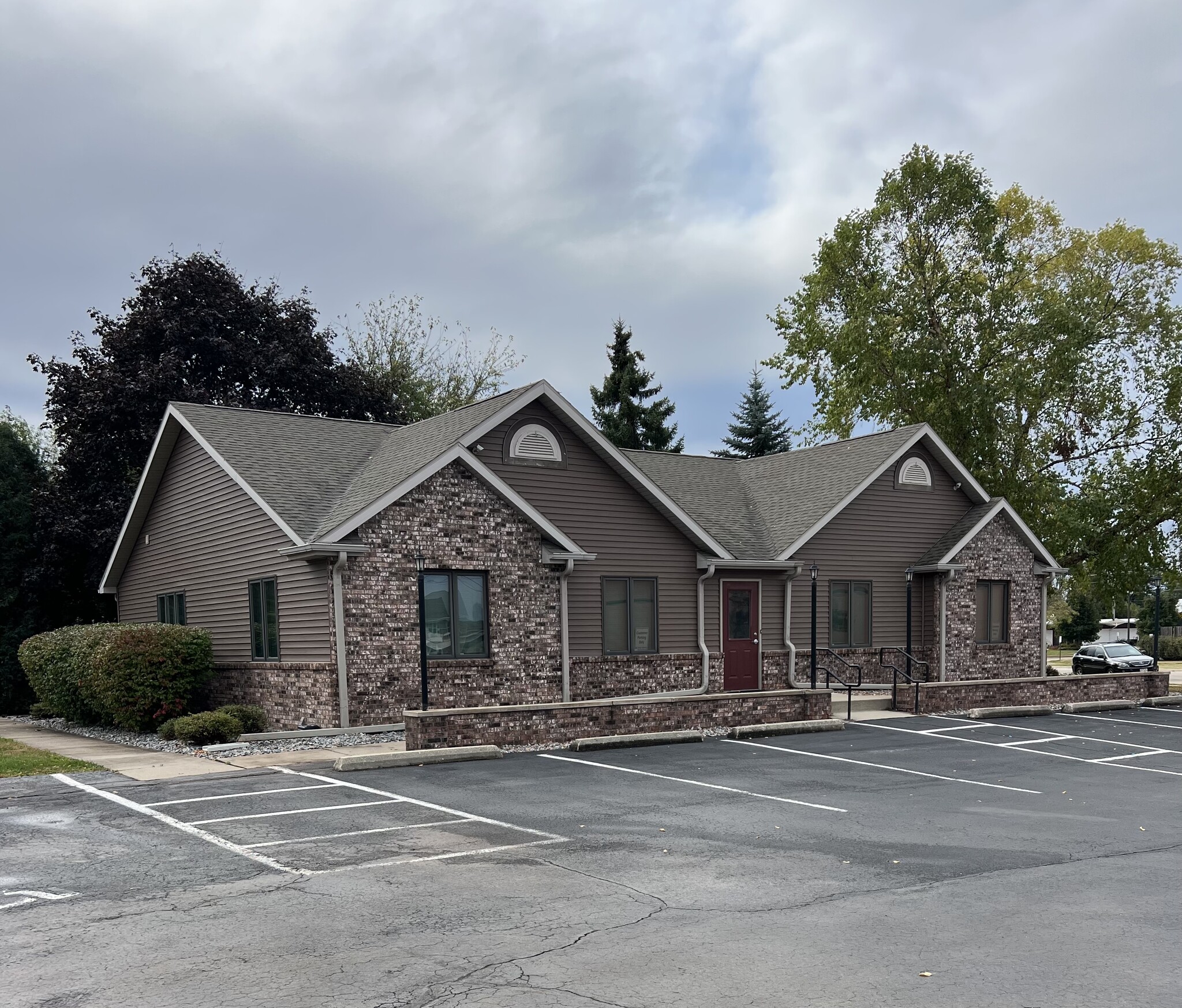 1446 N Randall Ave, Janesville, WI for Sale