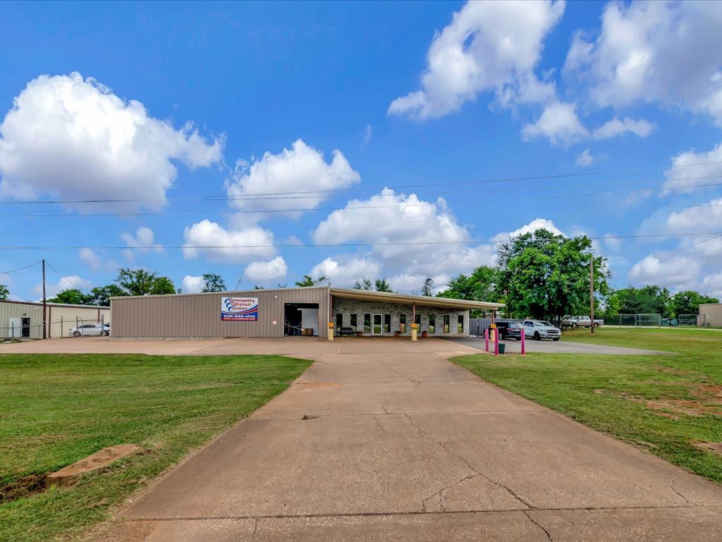 2220 N Stallings Dr, Nacogdoches, TX for Sale