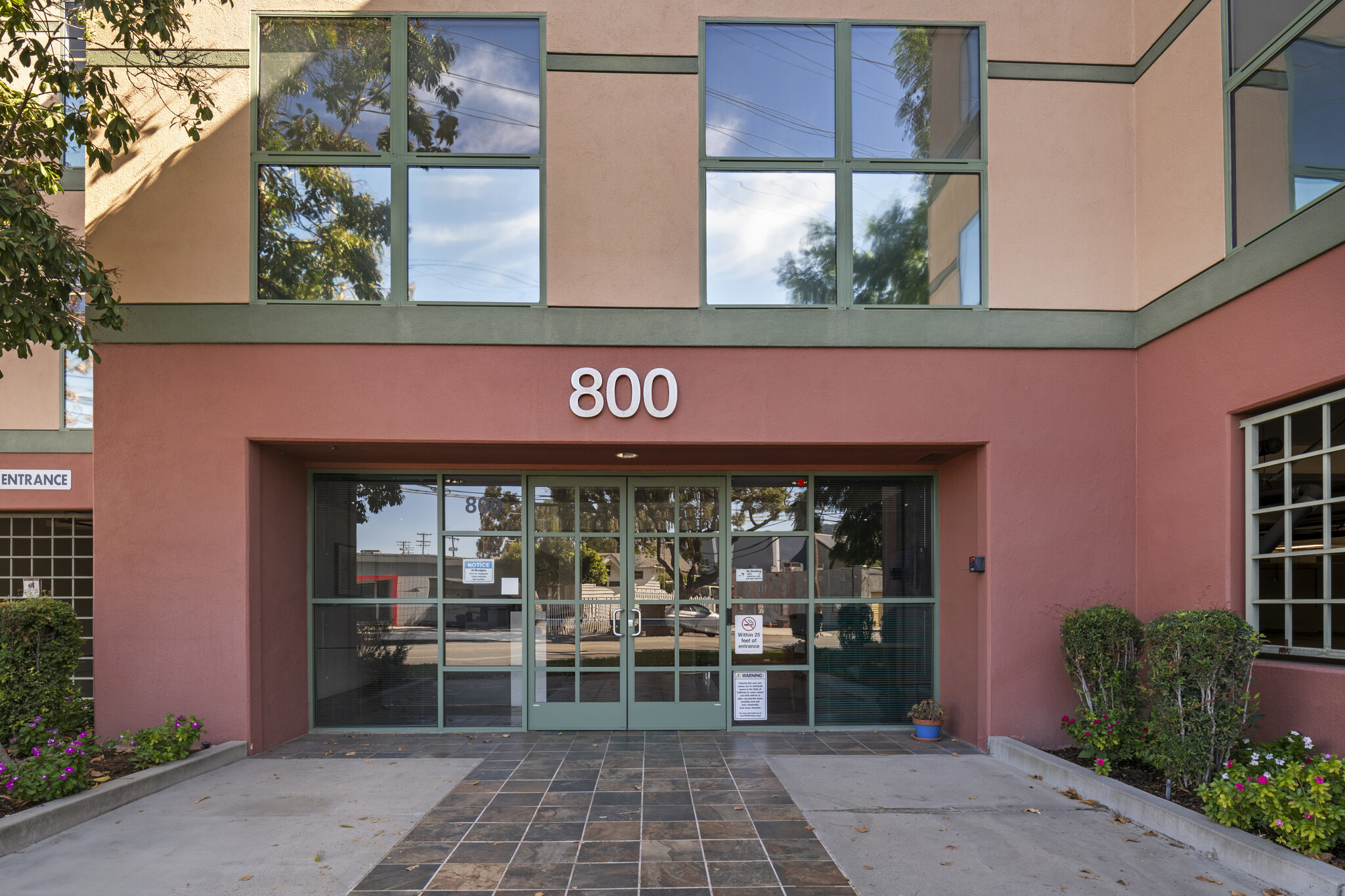 800 S Main St, Burbank, CA for Sale