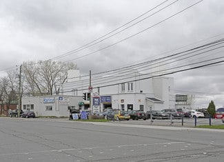 Montréal, QC Marinas - 12746-12750 Notre-Dame E Rue E