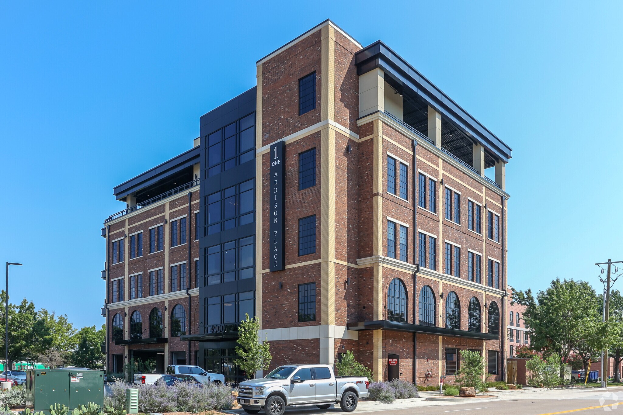 4900 Arapaho Rd, Addison, TX for Sale