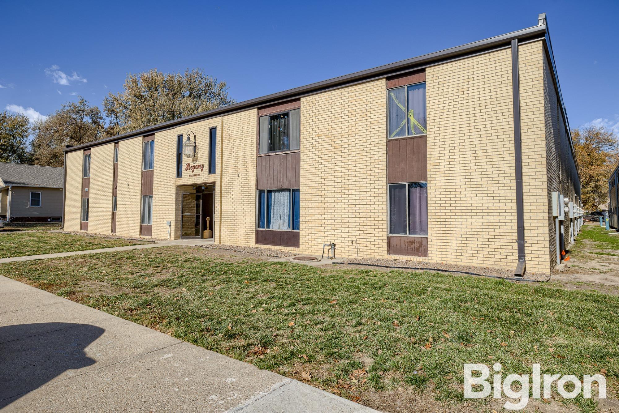 633 E 10th St, York, NE for Sale