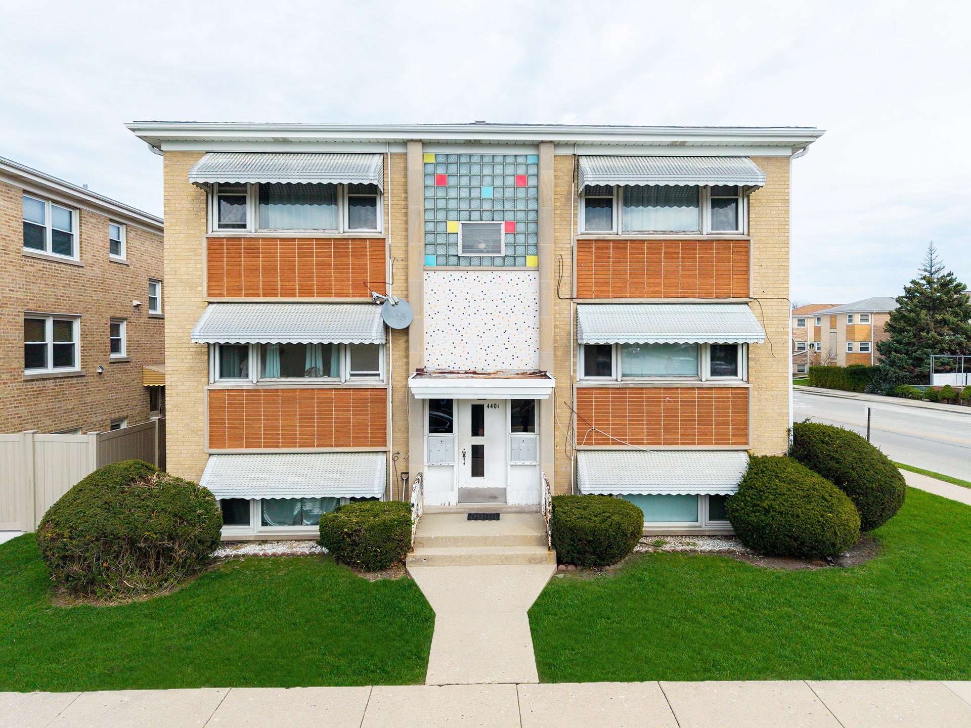 4401 N Newcastle Ave, Harwood Heights, IL for Sale