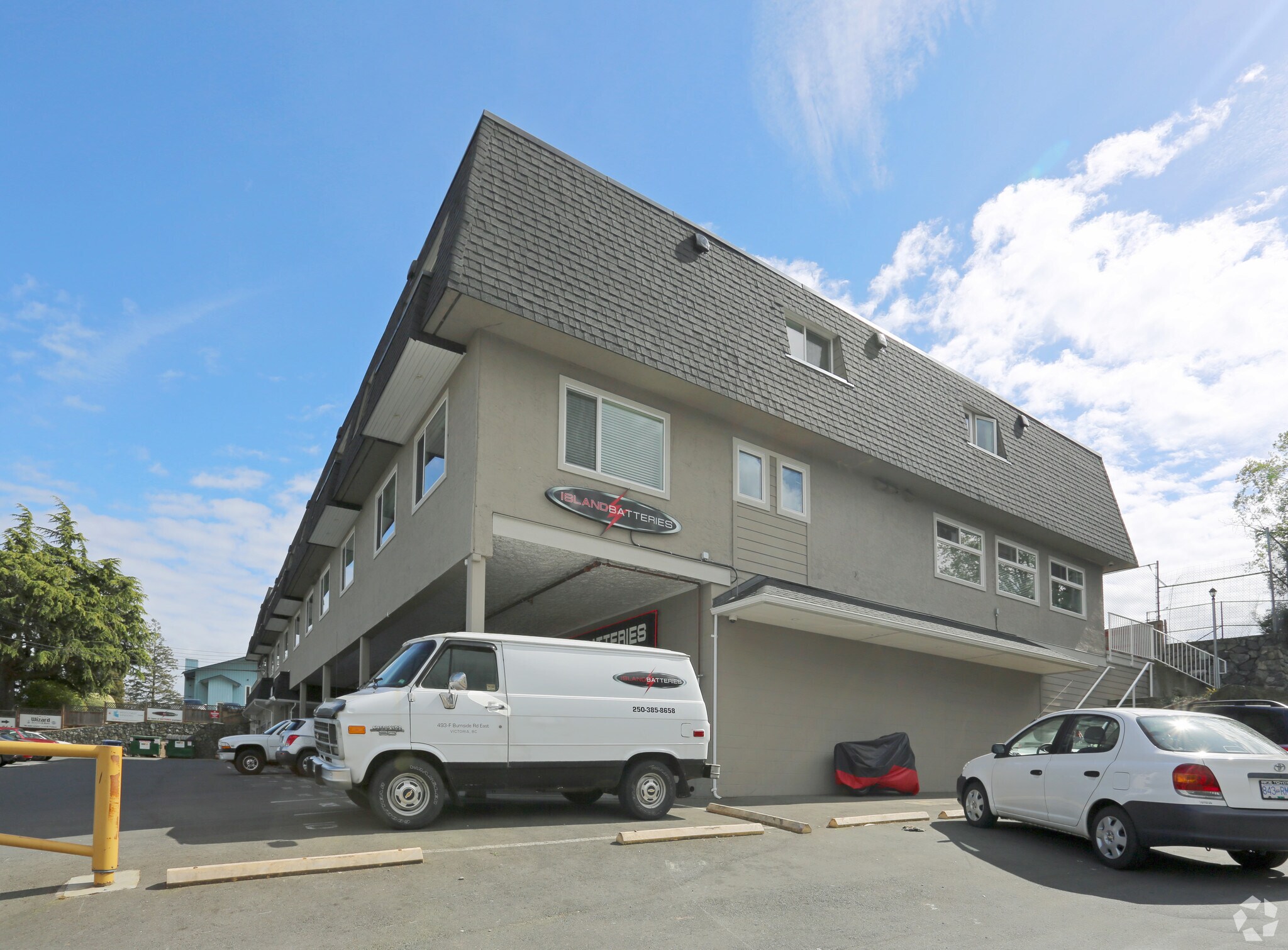 493 Burnside Rd, Victoria, BC for Sale
