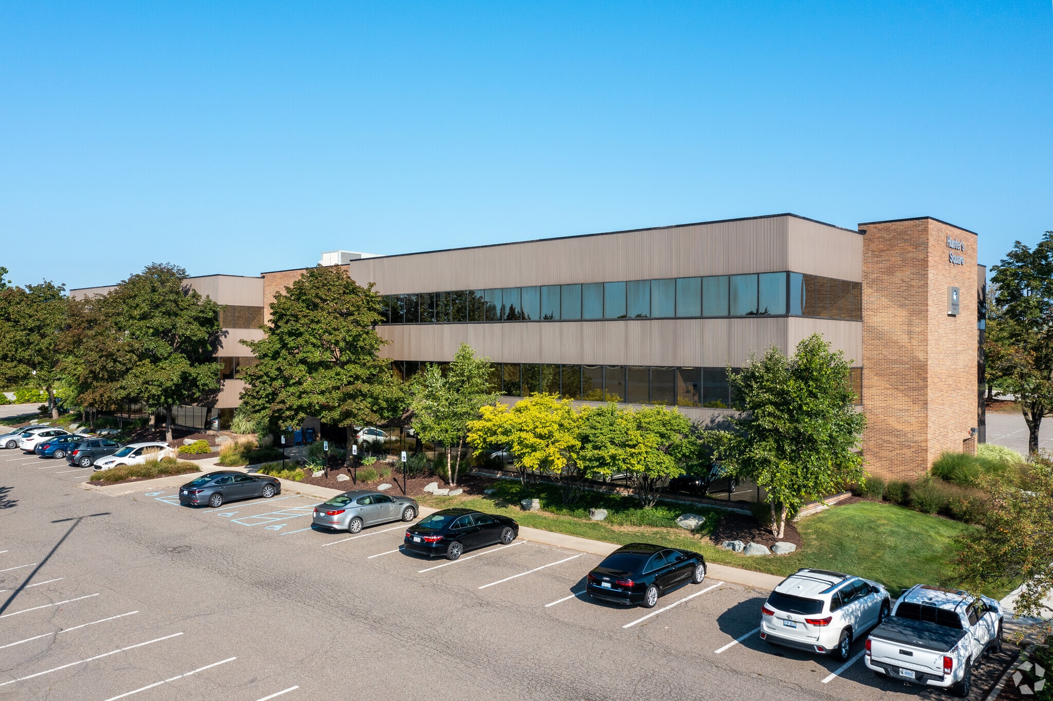 31555 W 14 Mile Rd, Farmington Hills, MI for Sale