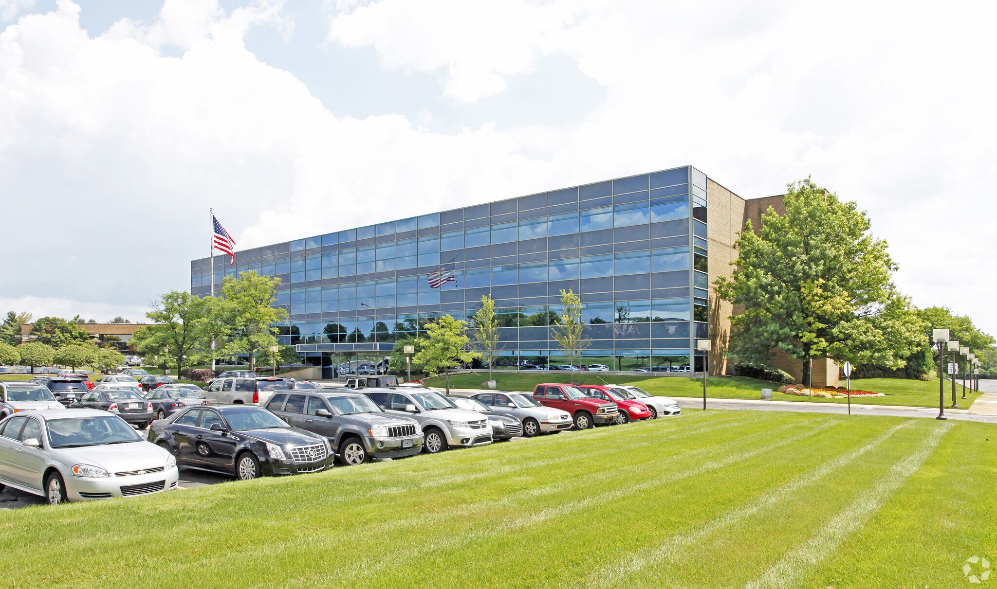 5700 Crooks Rd Troy, MI 48098 Office Property for Lease on