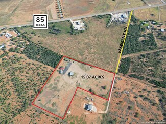 Dilley, TX Commercial Land - 1750 W Highway 85