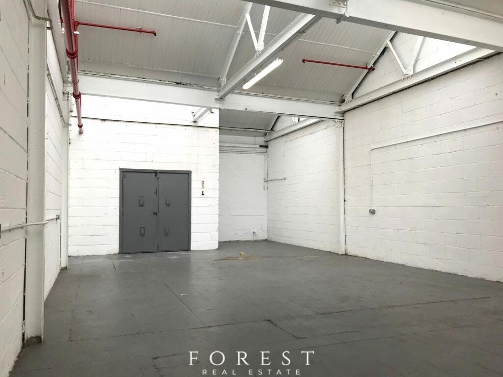 School Rd, London, LND for Rent