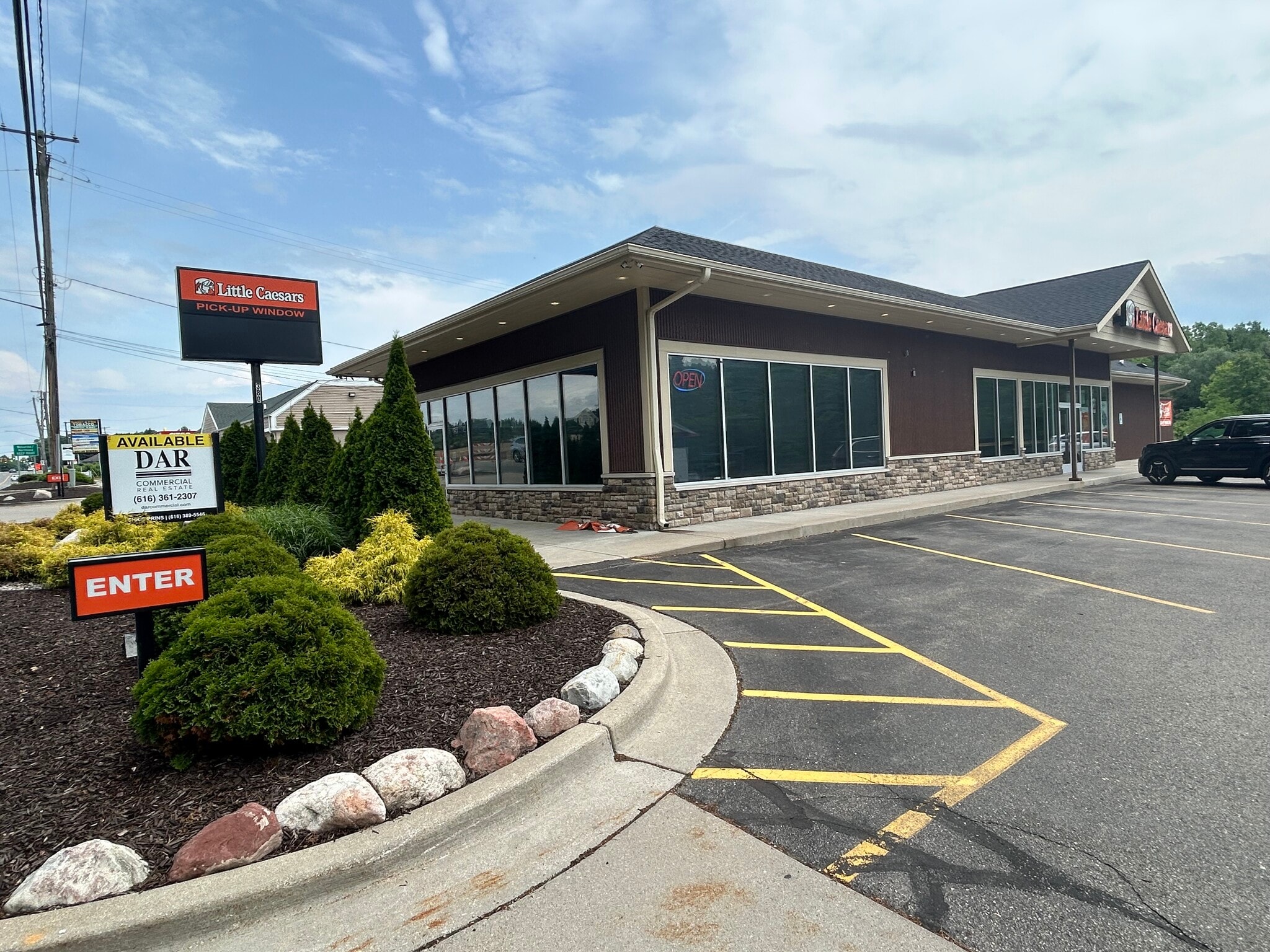 380 E Division St NE, Rockford, MI for Sale