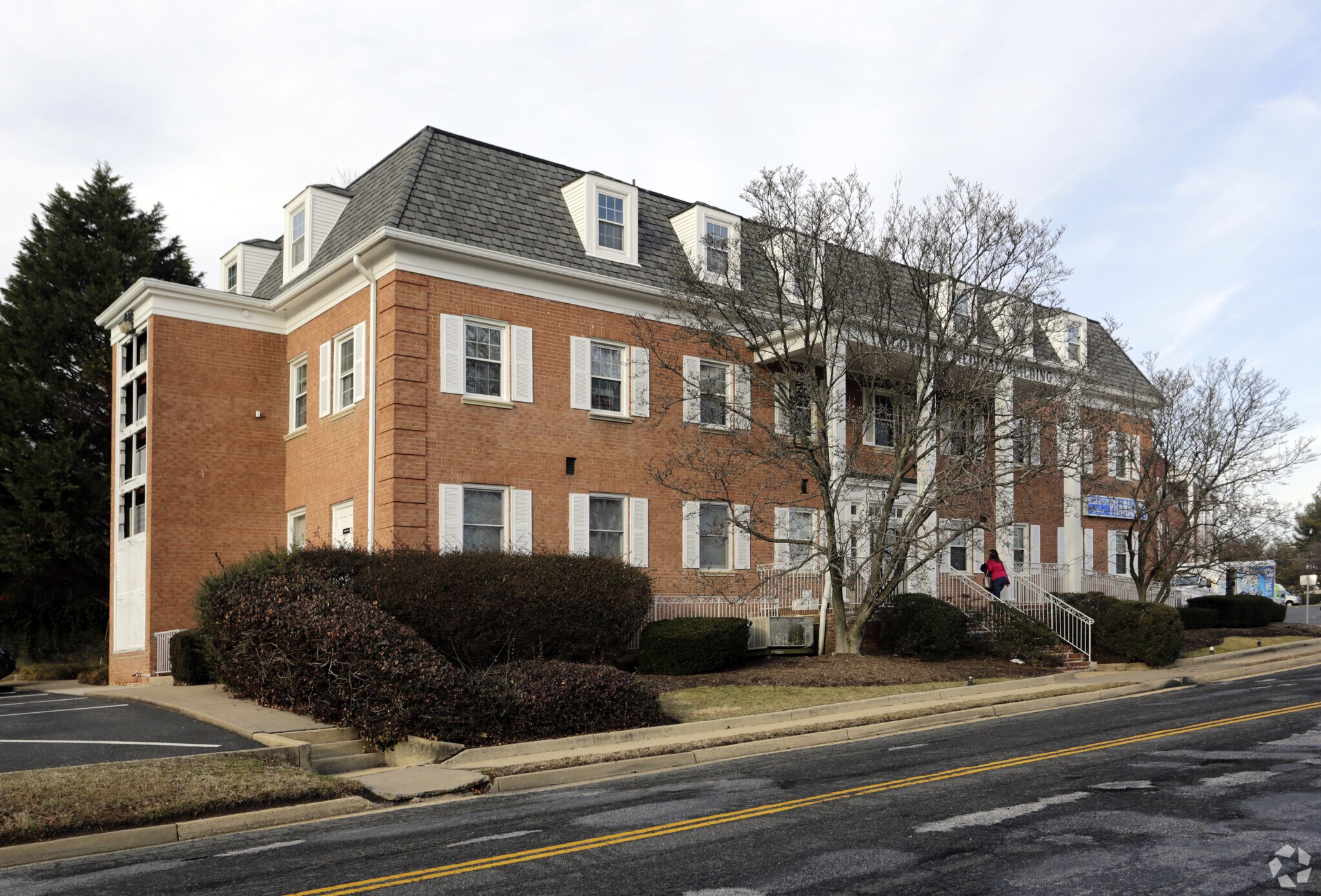 6305 Castle Pl, Falls Church, VA for Rent