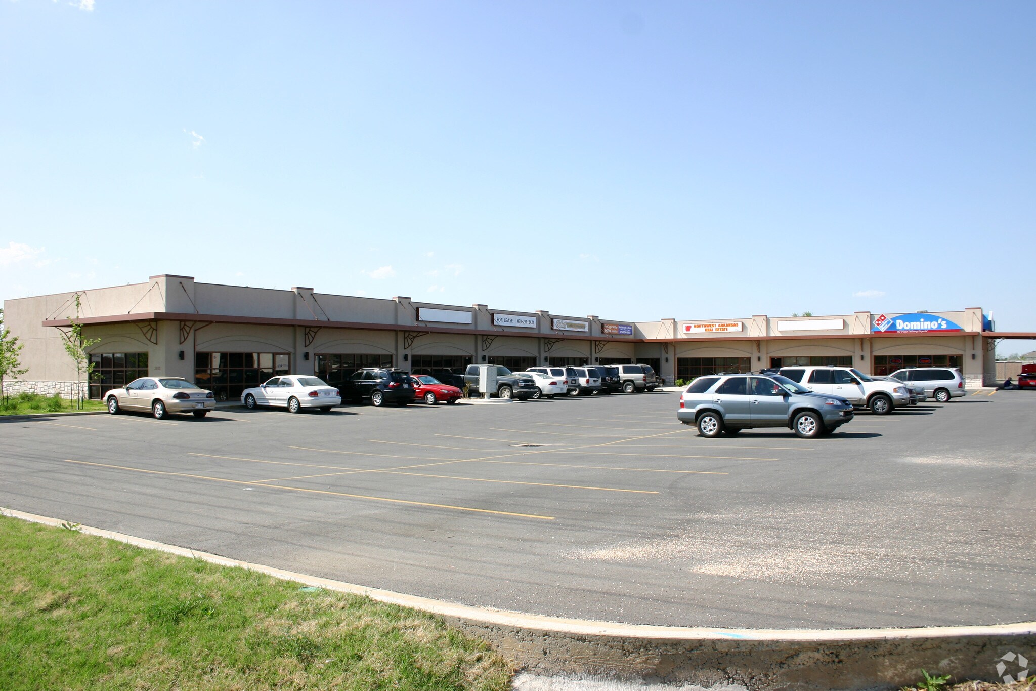 2800 SW 14th St Bentonville, AR 72712 Shopping Center Property for