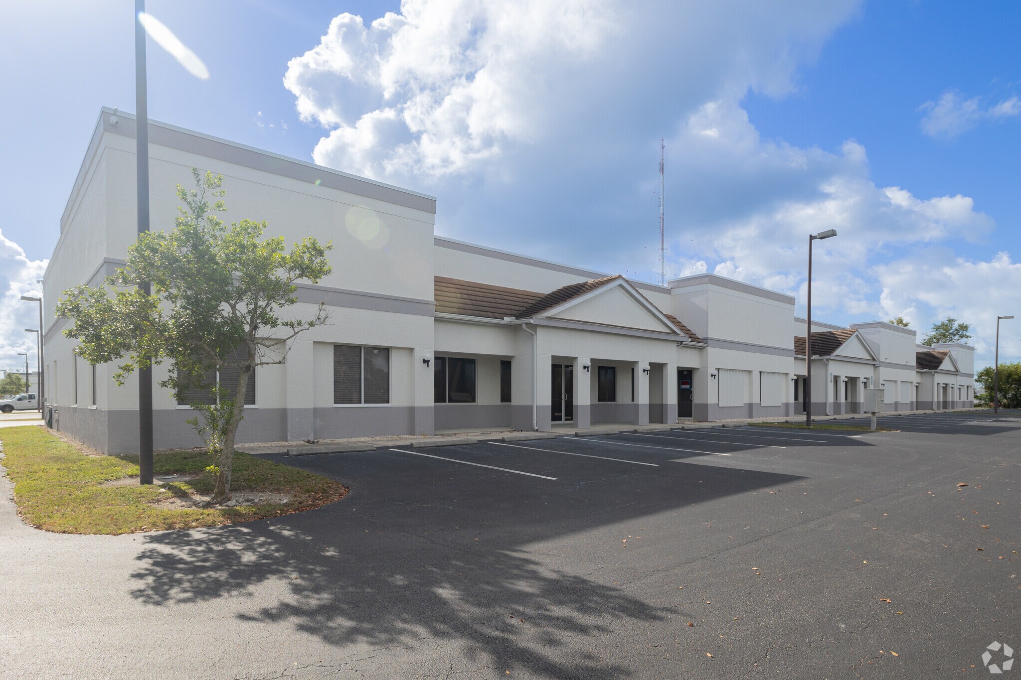 10811 Sunset Plaza Cir, Fort Myers, FL for Sale