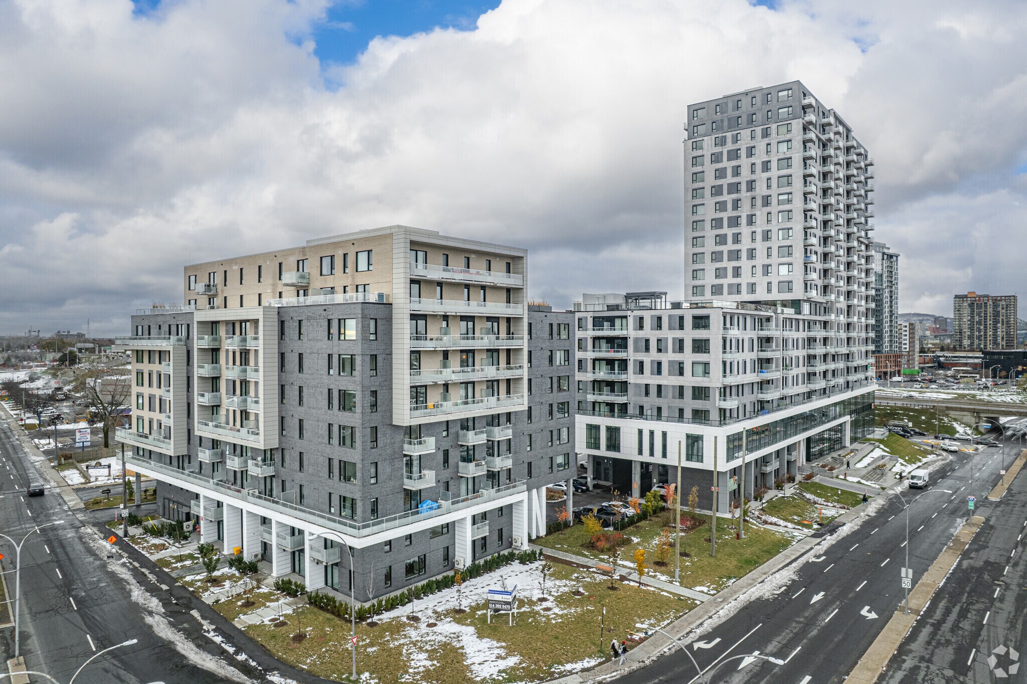 300 Pl Charles-Le Moyne, Longueuil, QC for Rent