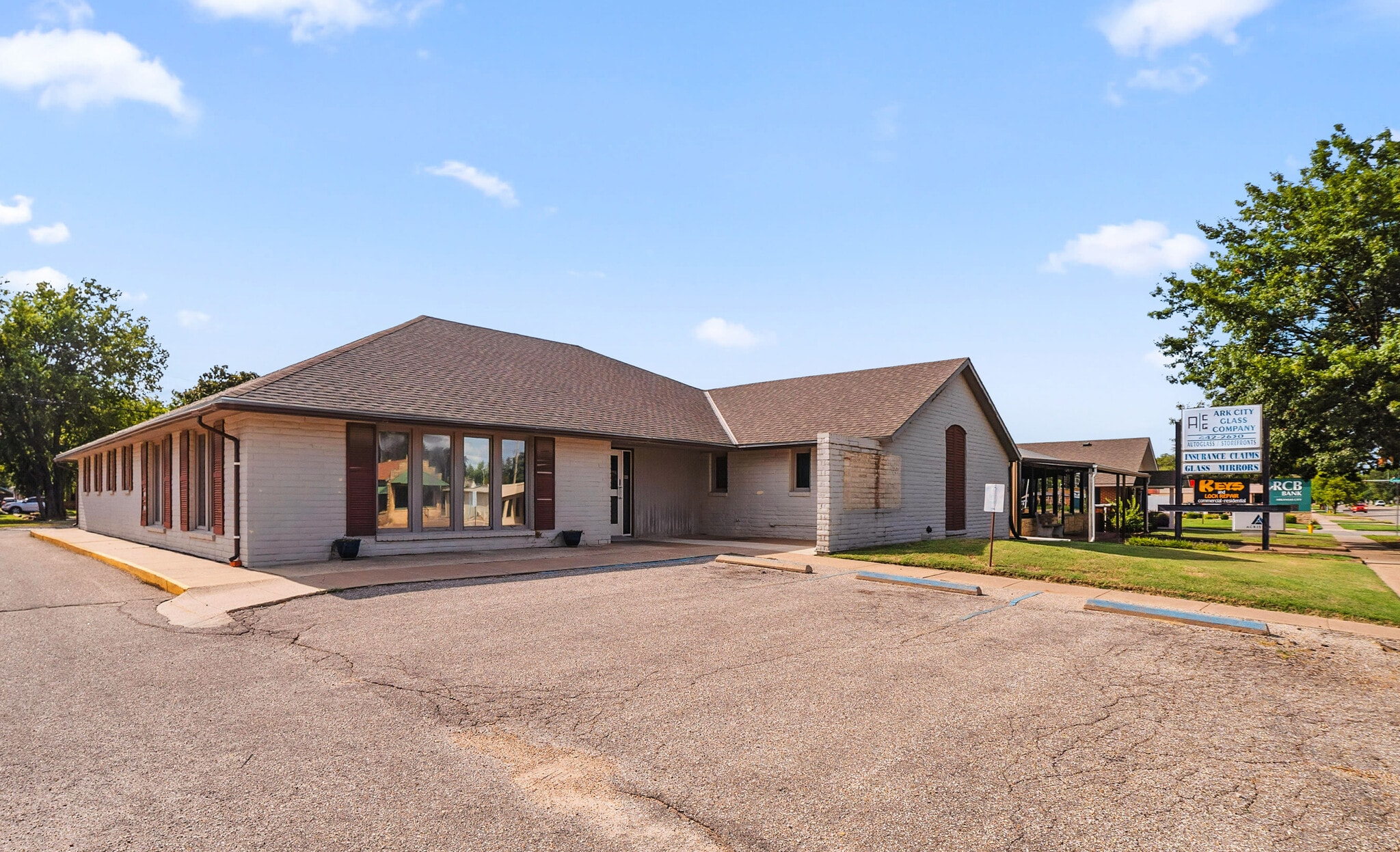 516 N 1st St, Arkansas City, KS for Sale