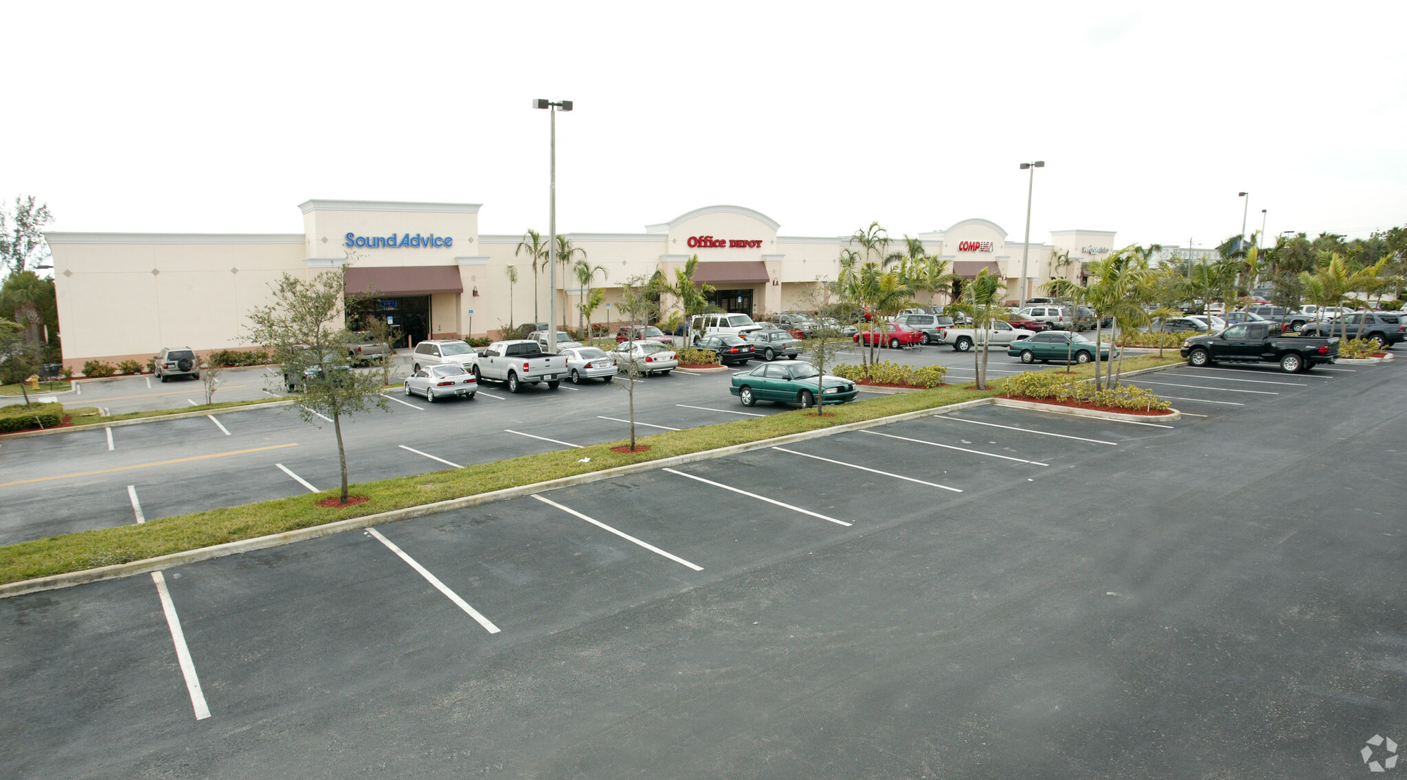 11330-11360 Pines Blvd Pembroke Pines, FL 33026 - Shopping Center Property  for Lease on 