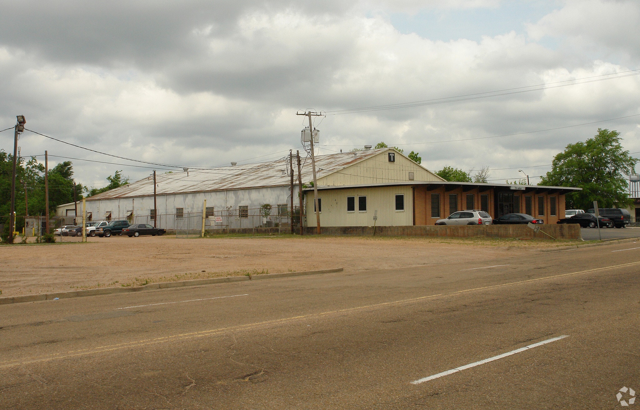 2689 Livingston Rd Jackson, MS 39213 - Industrial Property for Sale on  Showcase.com