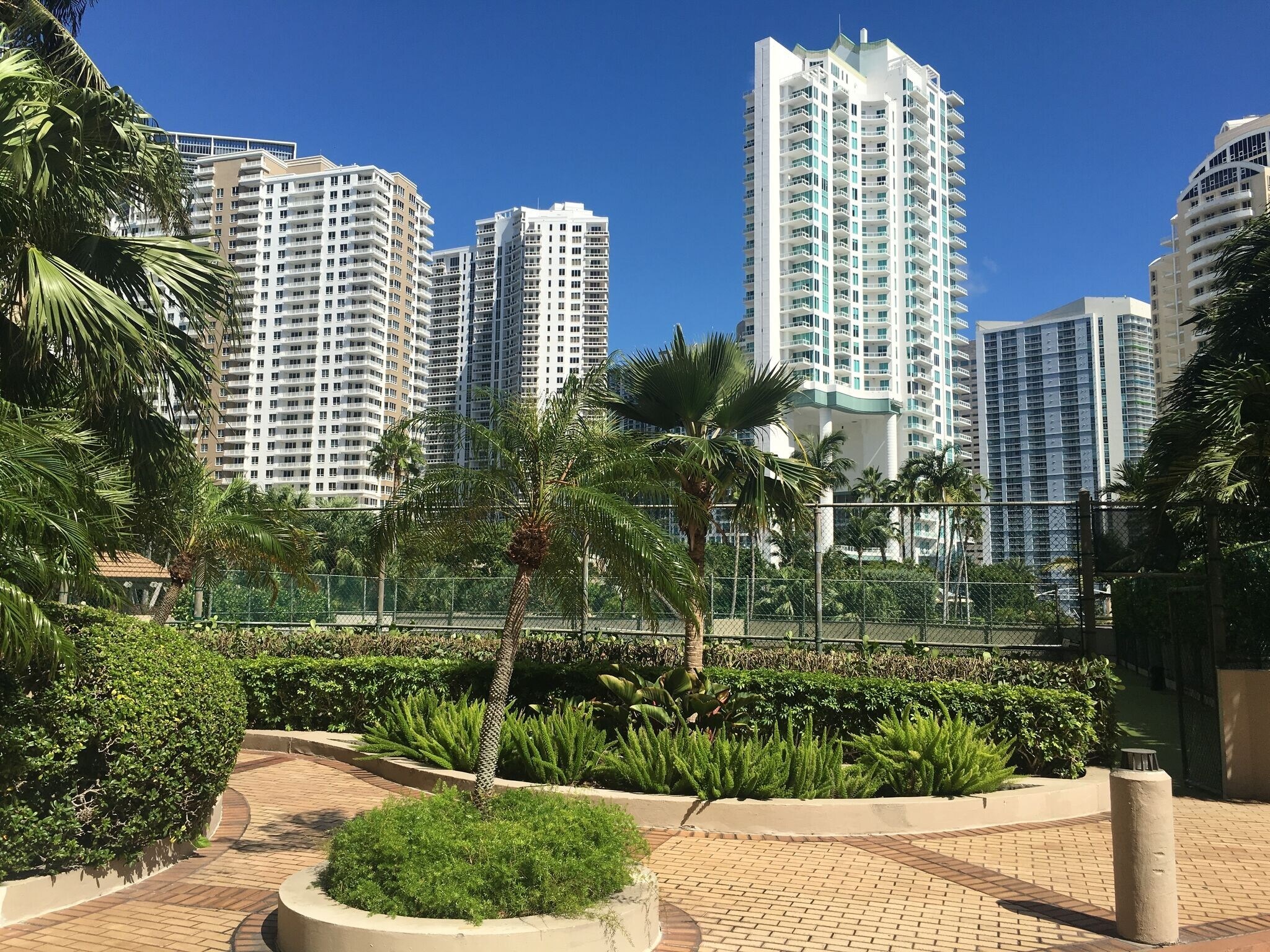 520 Brickell Key Dr, Miami, FL for Rent