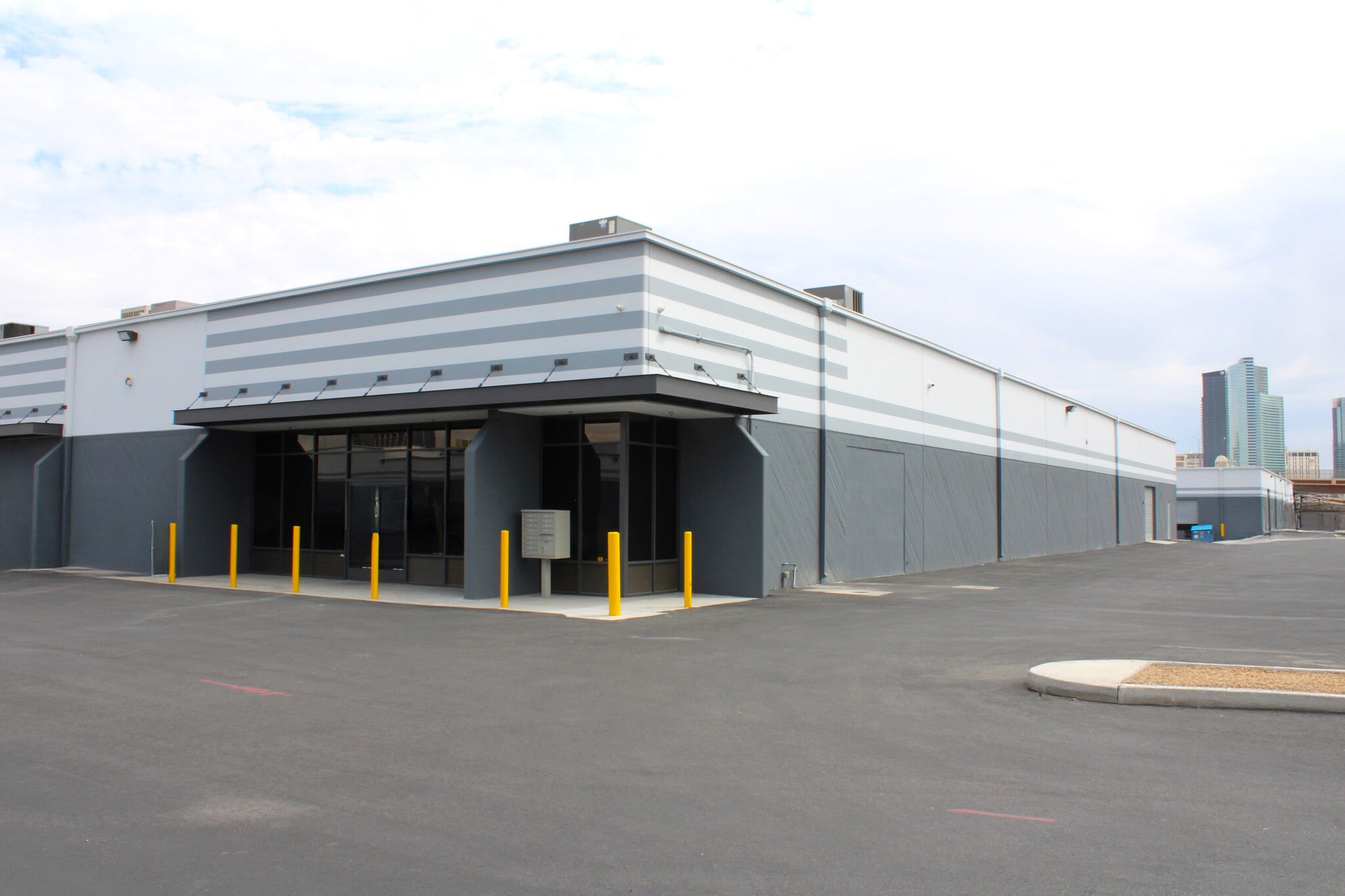 3950 W Harmon Ave, Las Vegas, NV for Rent