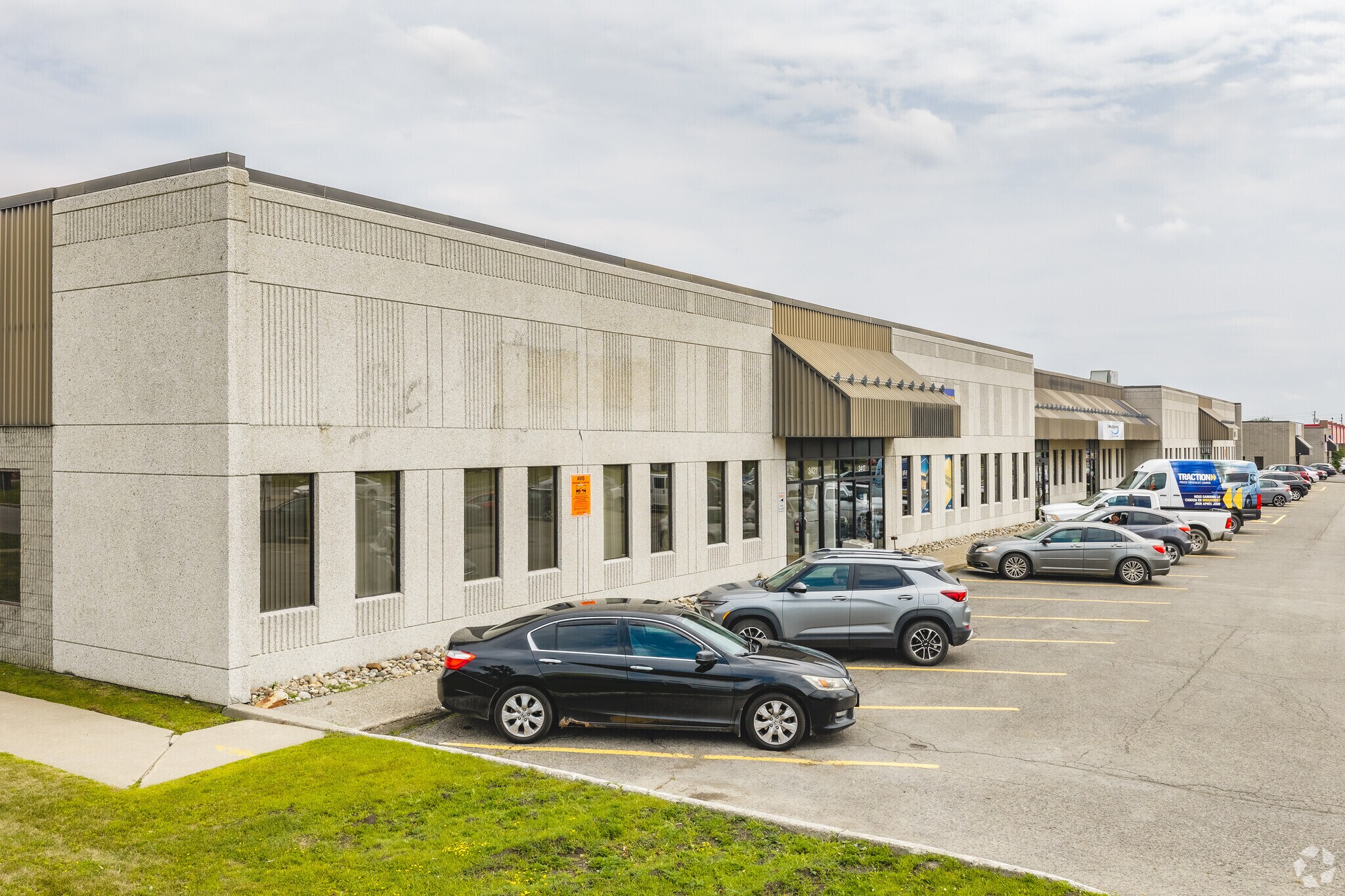 3401-3421 Boul Industriel, Laval, QC for Rent