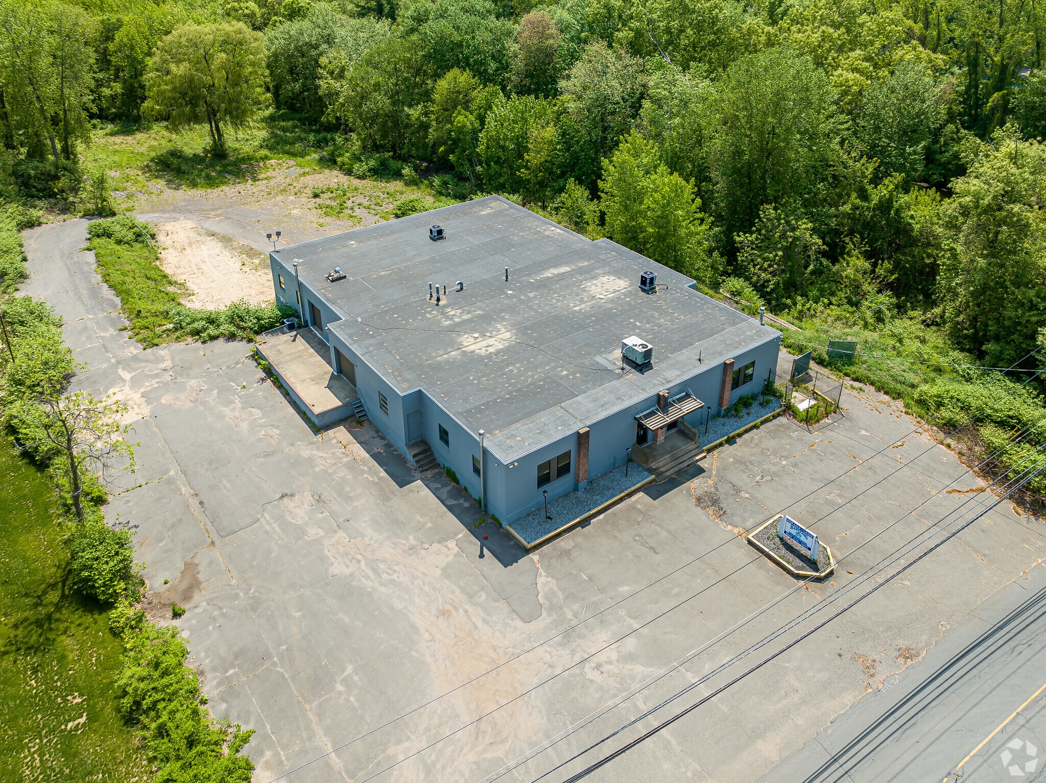 195 W Newberry Rd, Bloomfield, CT for Sale
