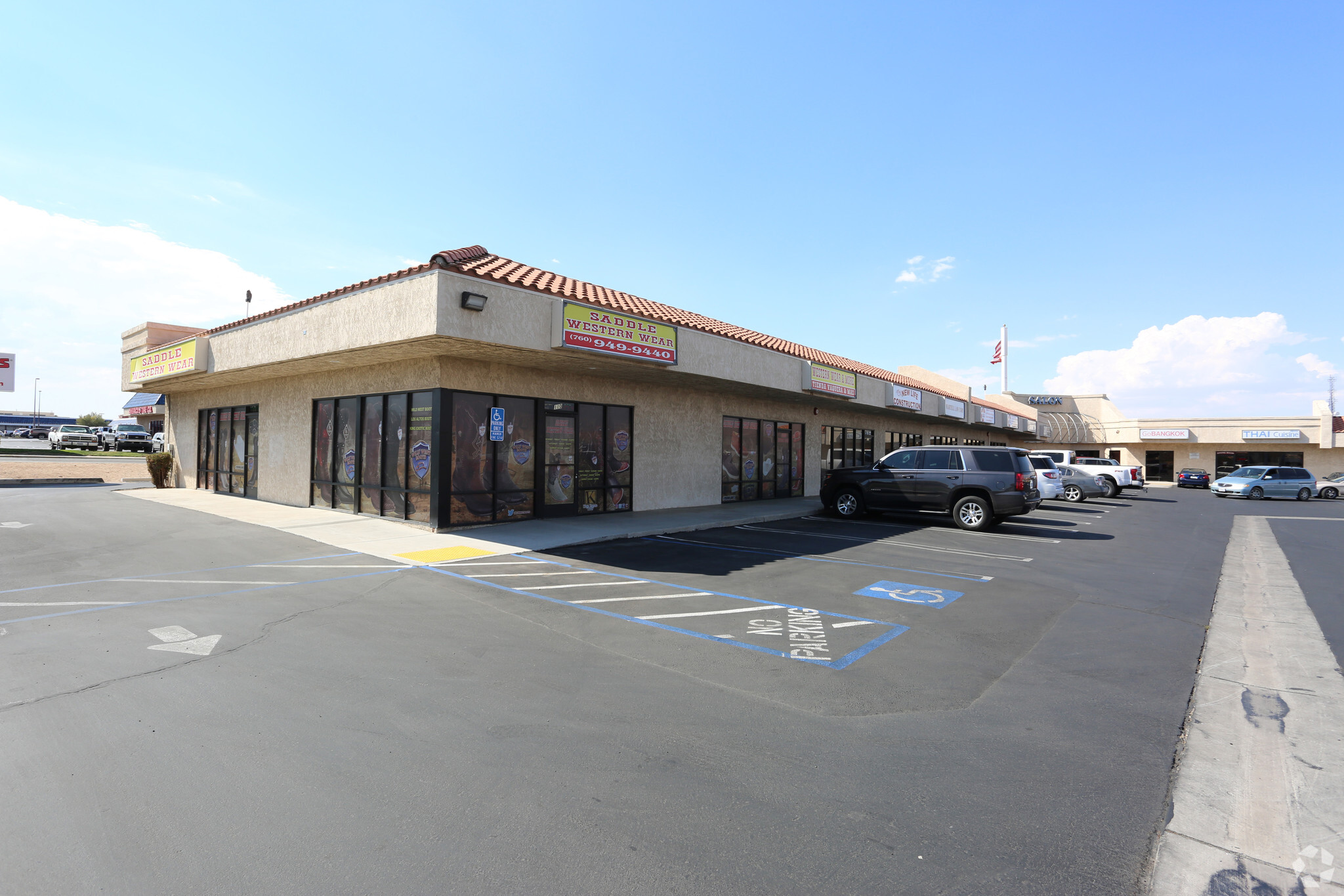 15800 Main St, Hesperia, CA for Rent