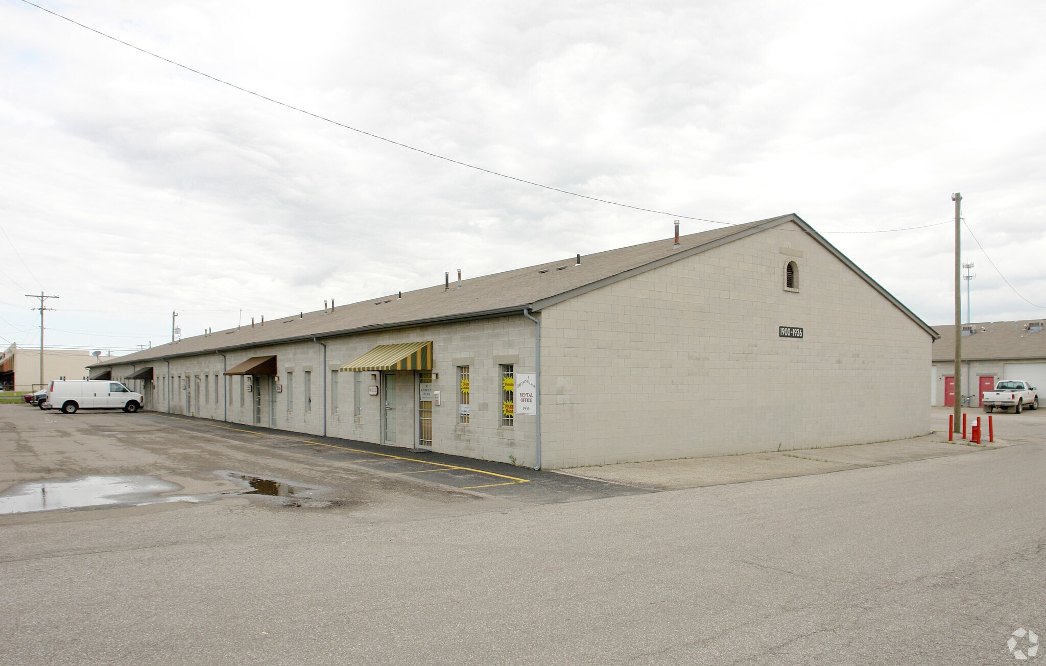 1900-1936 Britains Ln, Columbus, OH for Rent
